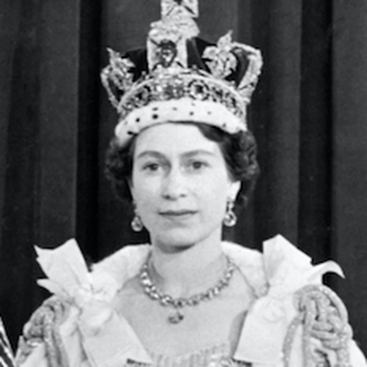 エリザベス女王96年の生涯！ フィリップ殿下との初恋から、王室のスキャンダルまで、当時の写真とともに振り返る
