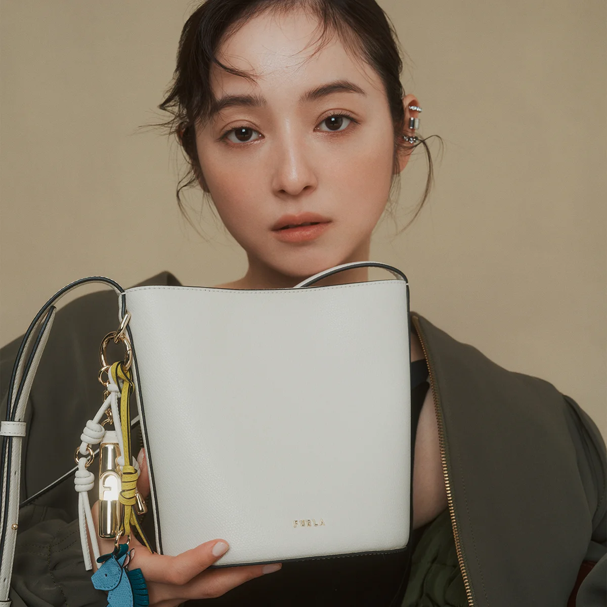 佐々木希とフルラのバッグが出合ったら