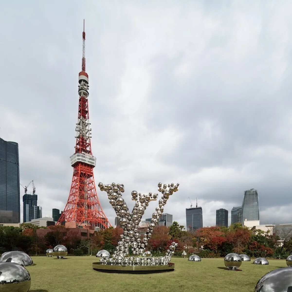 【ルイ・ヴィトン×草間彌生】第2弾を記念した日本ローンチイベントが開催中。東京各所で草間のアートを体感！