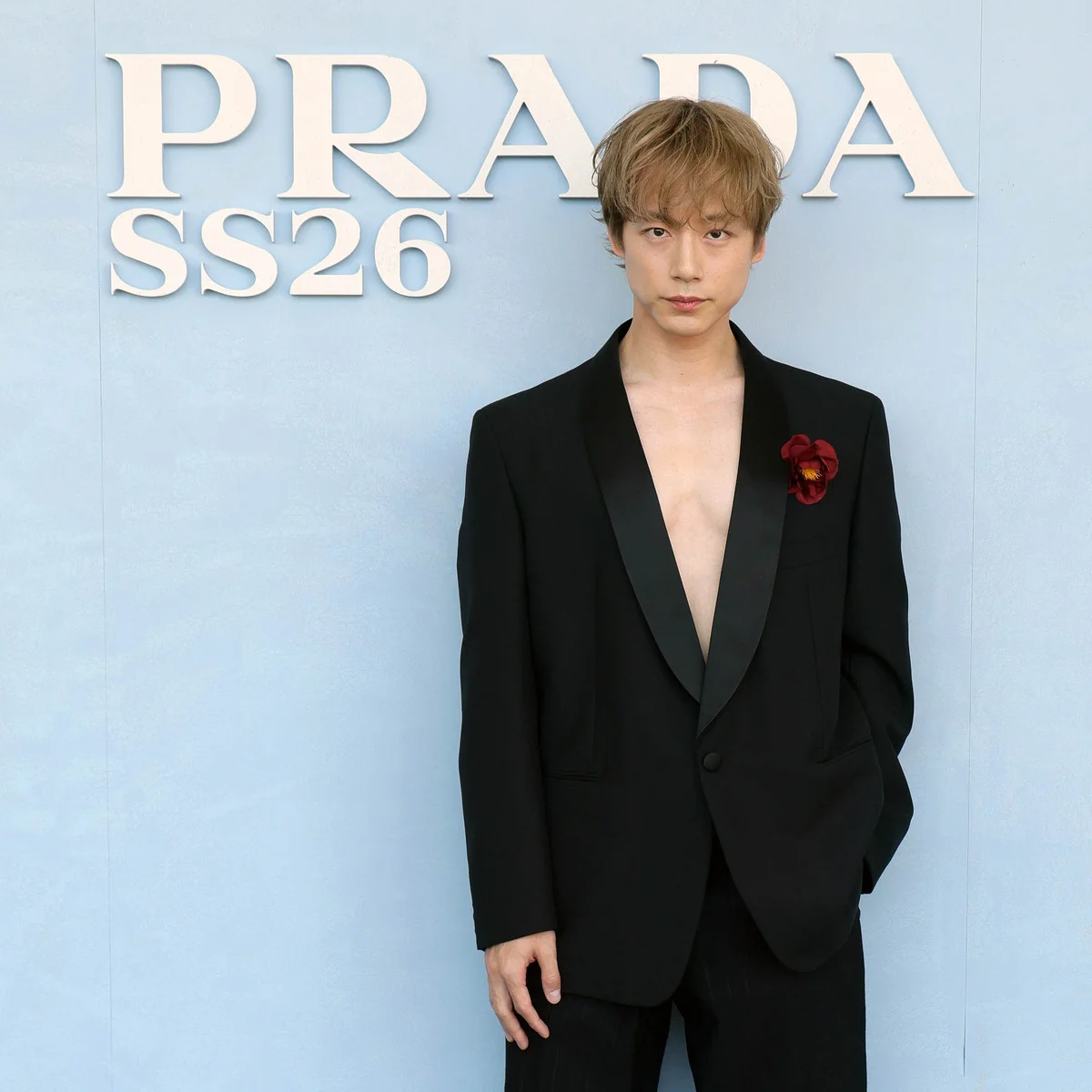  #坂口健太郎 や #TWICE #サナ 、 ＃EXO #カイ が来場！ 【プラダ】の2026年春夏メンズコレクション 