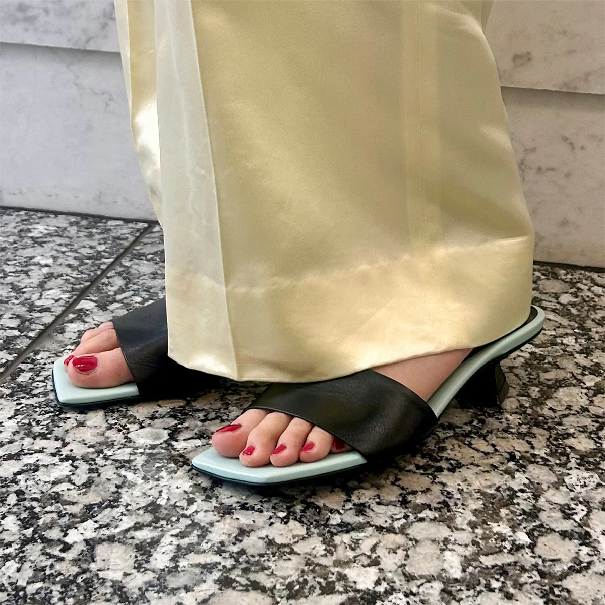 モードで驚くほど歩きやすい【セルジオ ロッシ】のサンダル