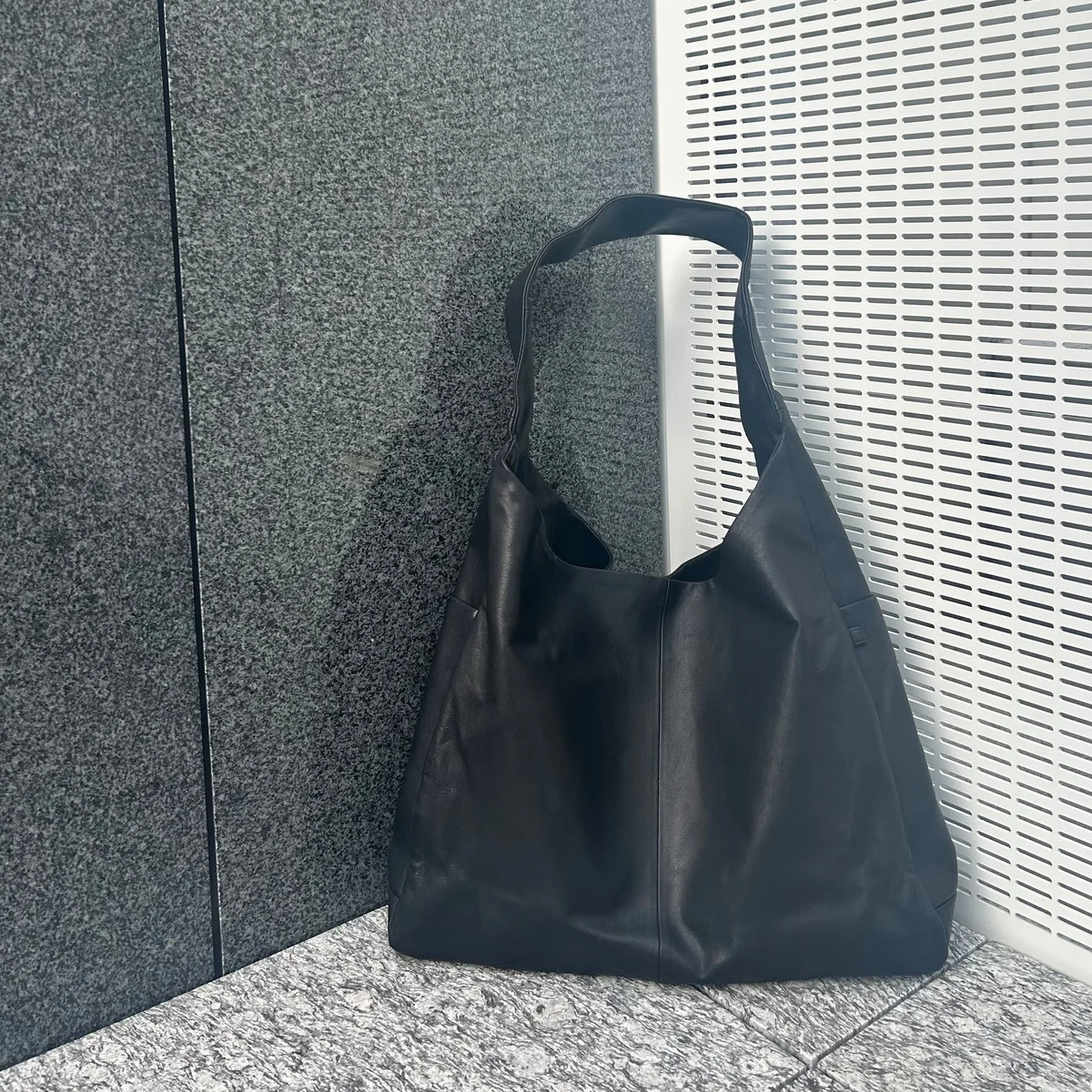 荷物多め派さんの最適解は【ssstein(シュタイン)】のショルダーバッグ