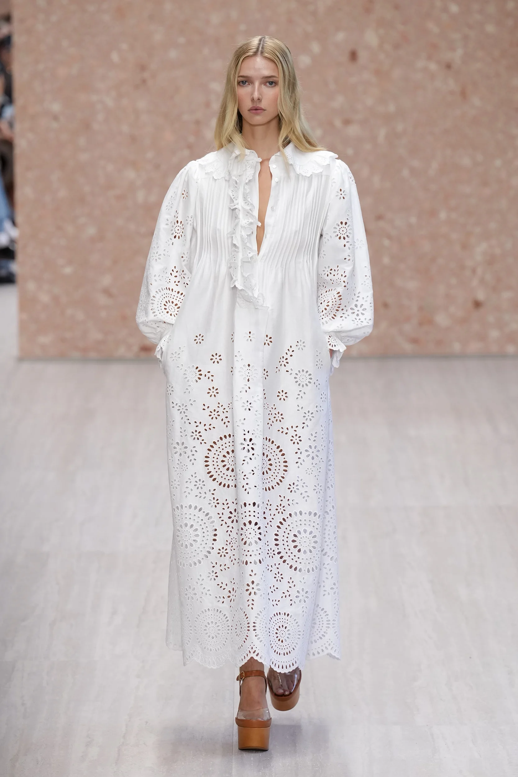 2027年春夏コレクション_CHLOÉ(クロエ)_モデル_12