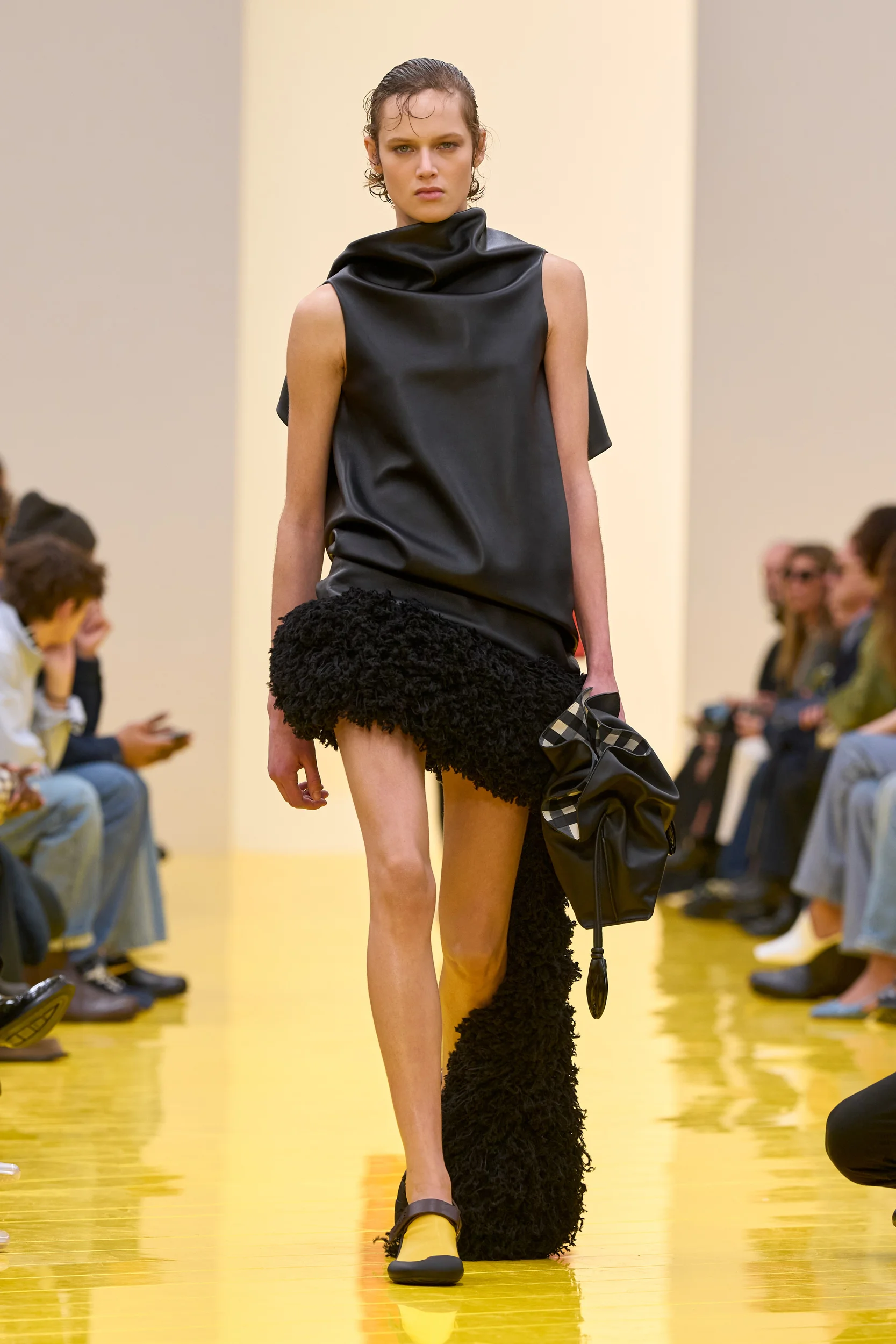 2026-27年秋冬コレクション_LOEWE(ロエベ)_モデル_11