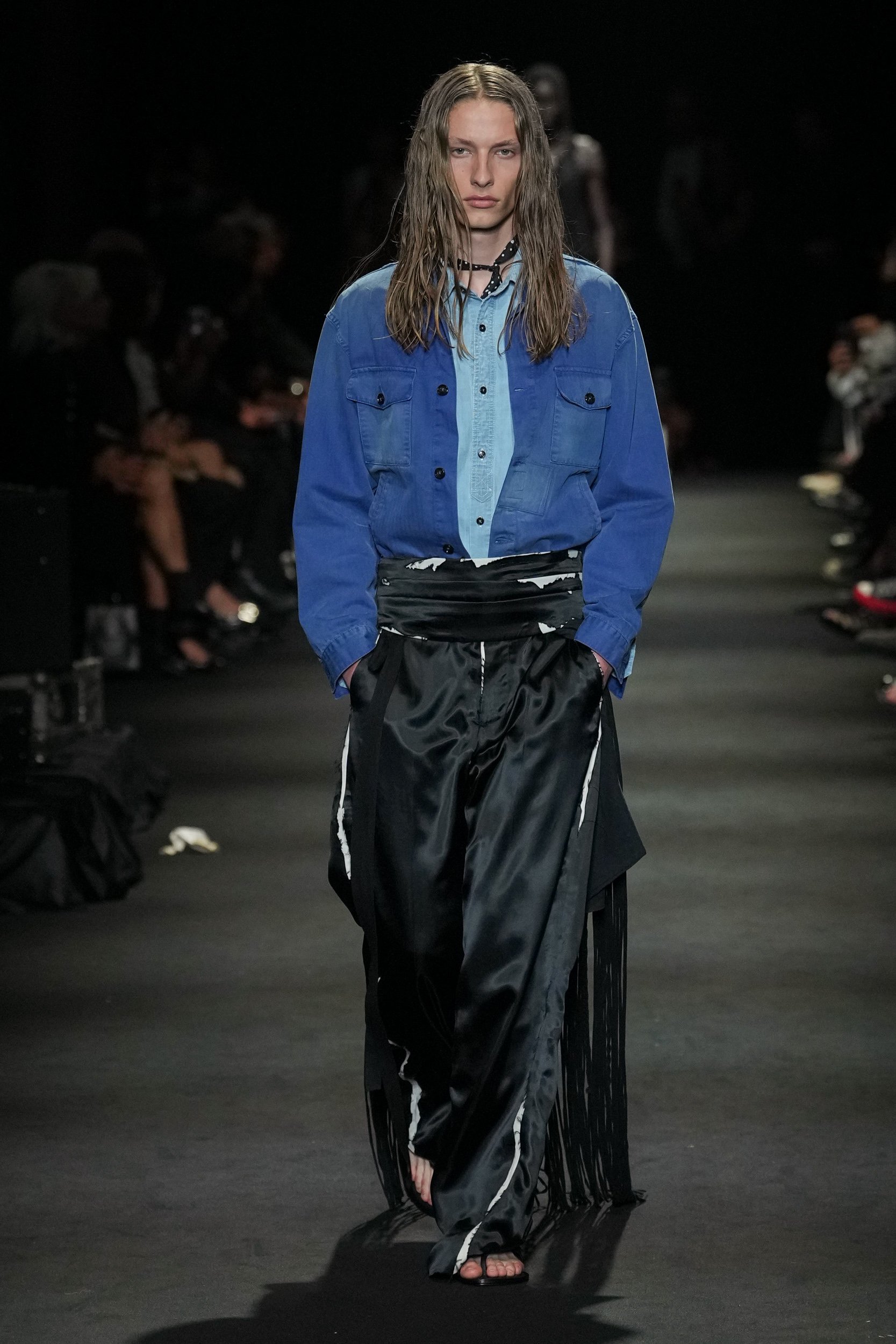 2027年春夏コレクション_ANN DEMEULEMEESTER(アン ドゥムルメステール)_モデル_26