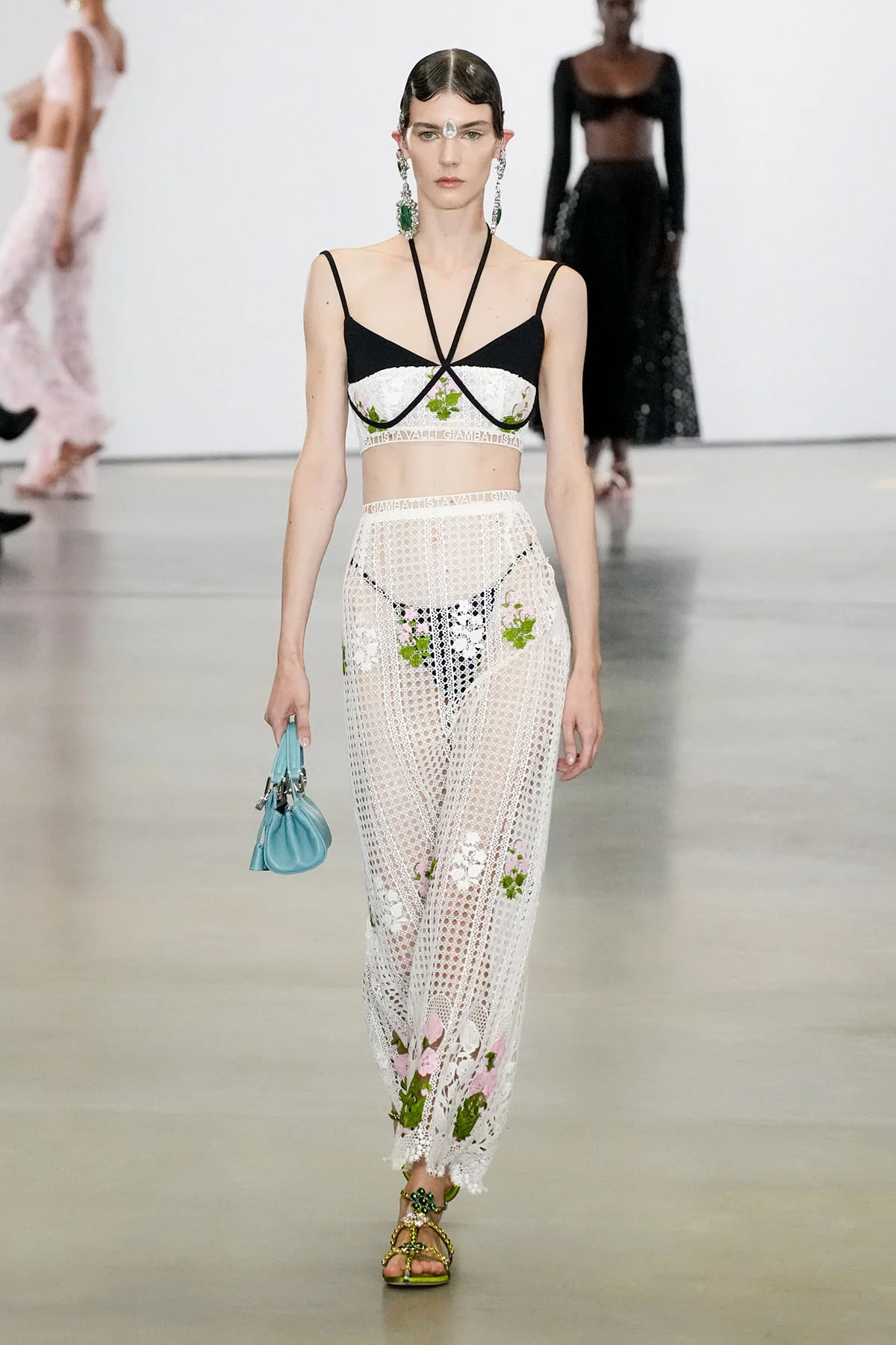 2023年春夏コレクション_GIAMBATTISTA VALLI(ジャンバティスタ・ヴァリ)_モデル_19