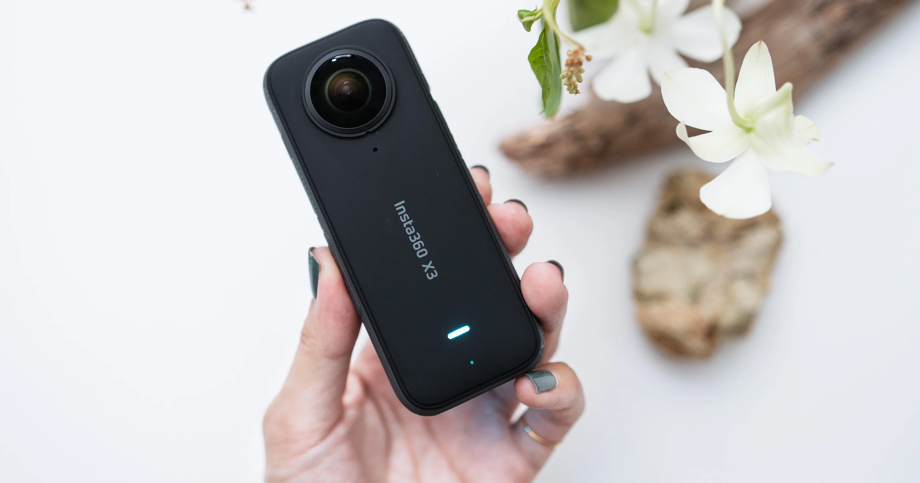 大きなタッチスクリーンが使いやすい！ 360度カメラ「Insta360」の進化