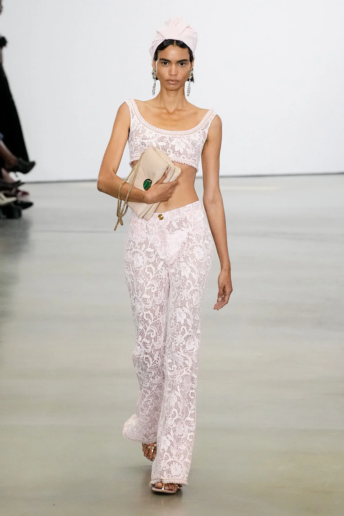 2023年春夏コレクション_GIAMBATTISTA VALLI(ジャンバティスタ・ヴァリ)_モデル_24