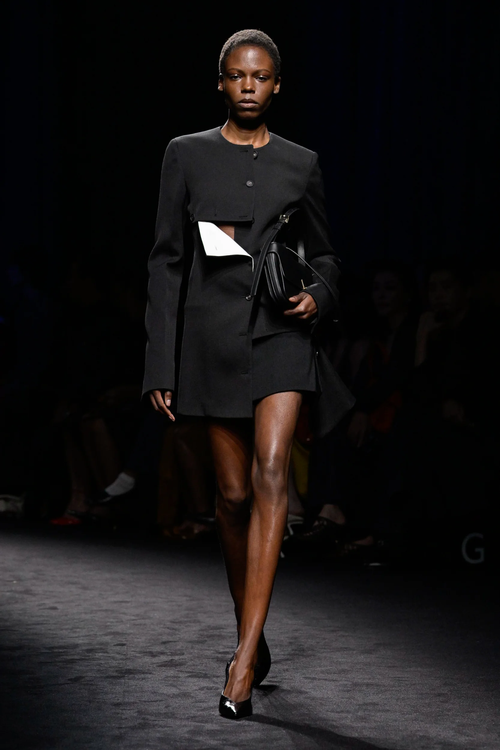 2026-27年秋冬コレクション_FERRAGAMO(フェラガモ)_モデル_26