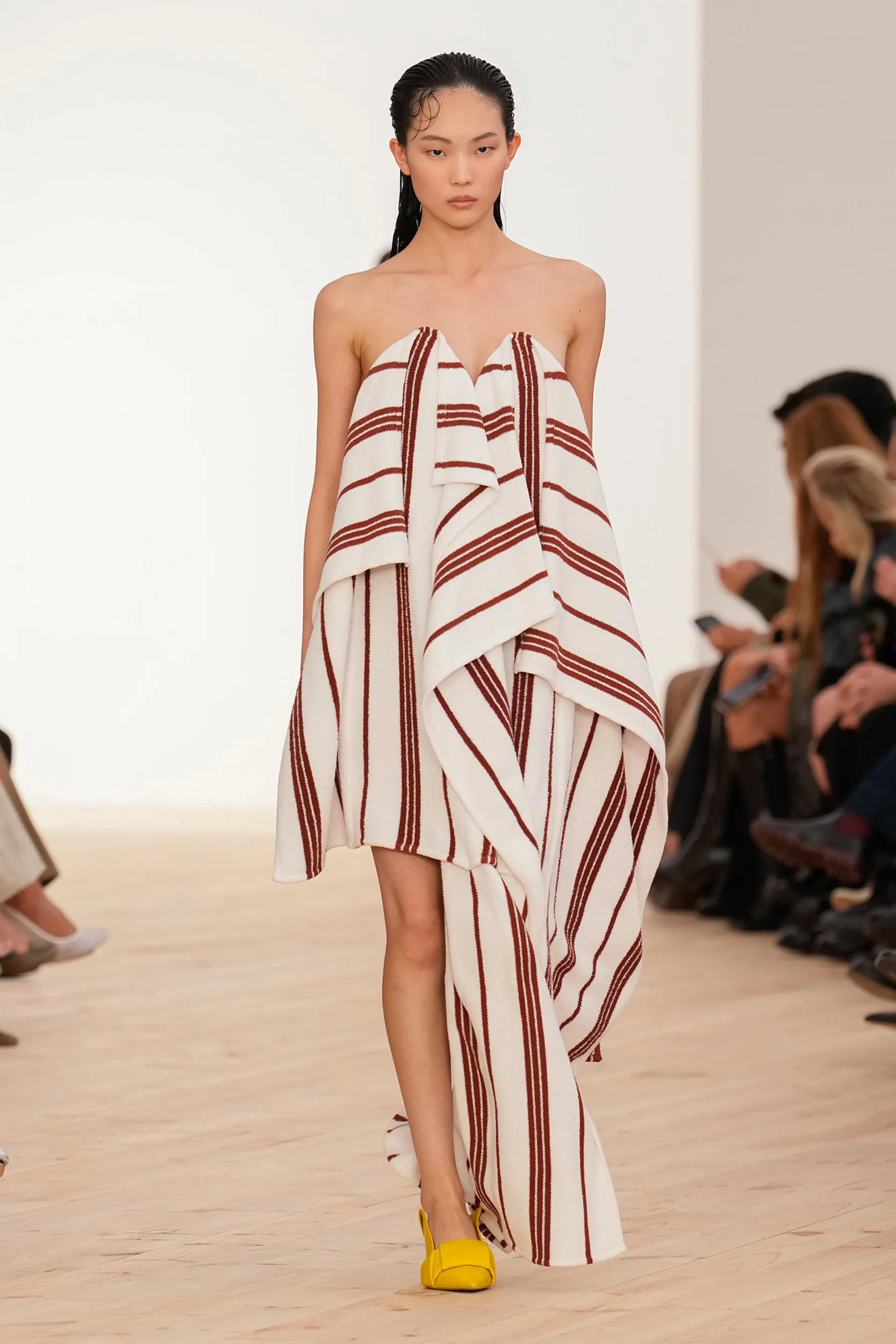 2026年春夏コレクション_LOEWE(ロエベ)_モデル_44