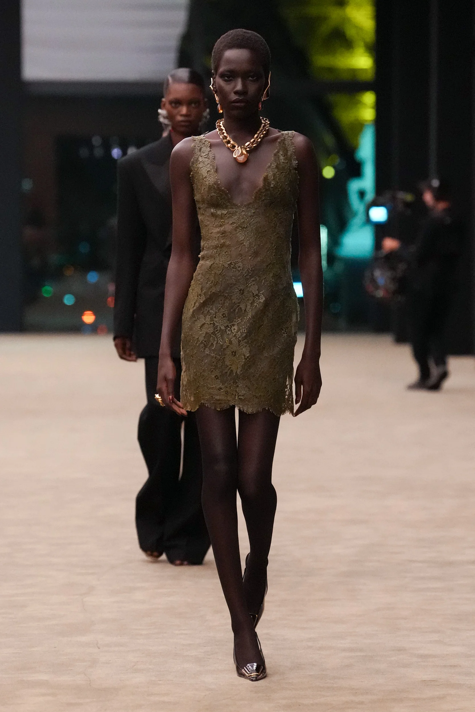 2026-27年秋冬コレクション_SAINT LAURENT(サンローラン)_モデル_45