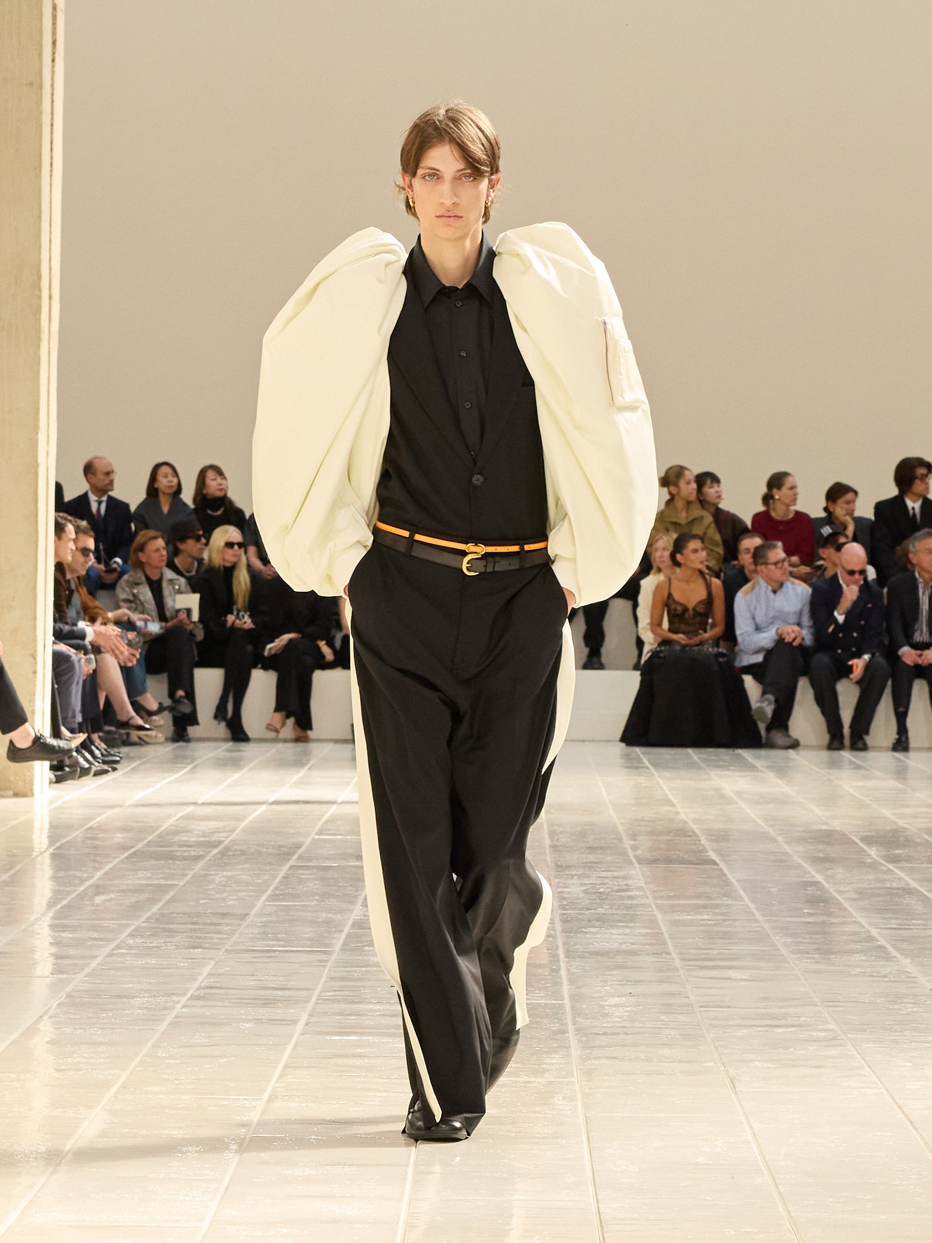 2027年春夏コレクション_BALENCIAGA(バレンシアガ)_モデル_32