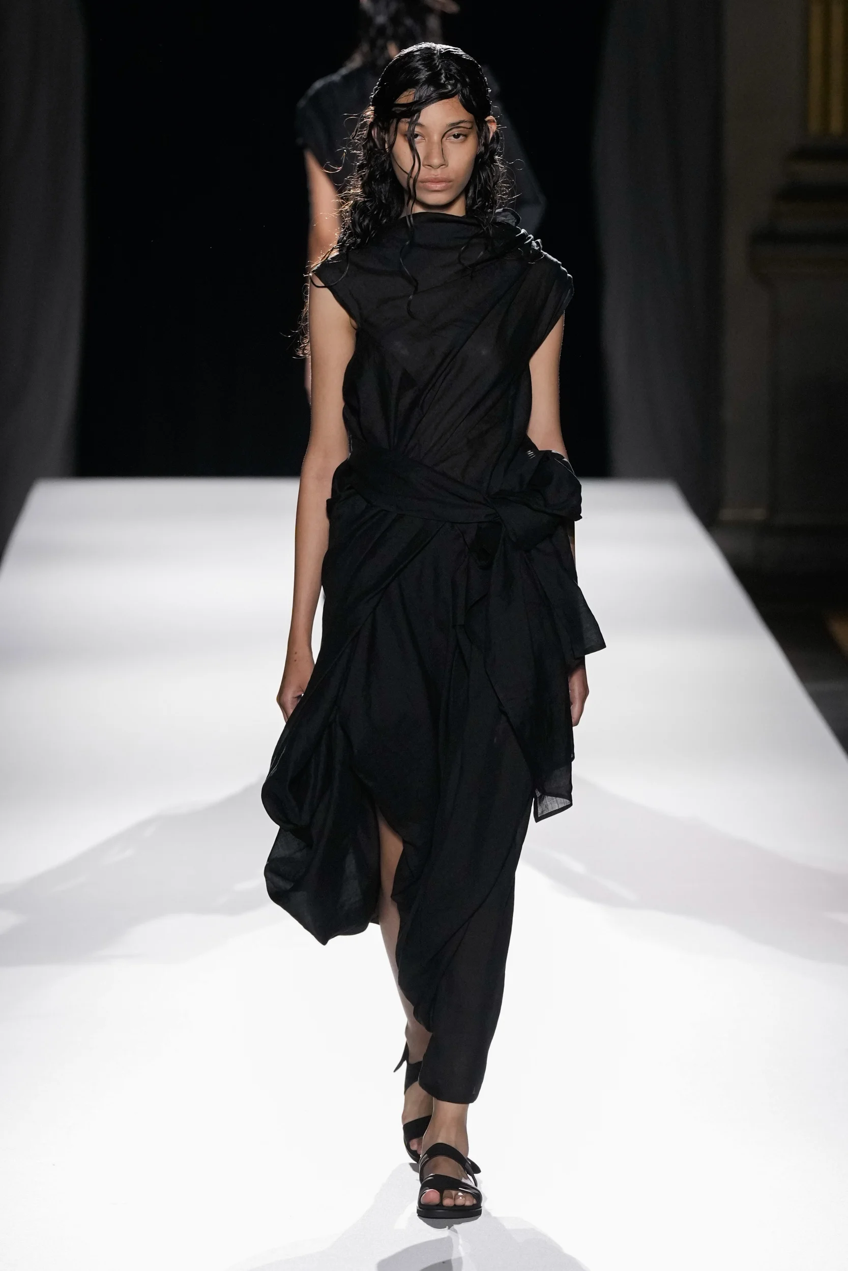 2026年春夏コレクション_YOHJI YAMAMOTO(ヨウジヤマモト)_モデル_15