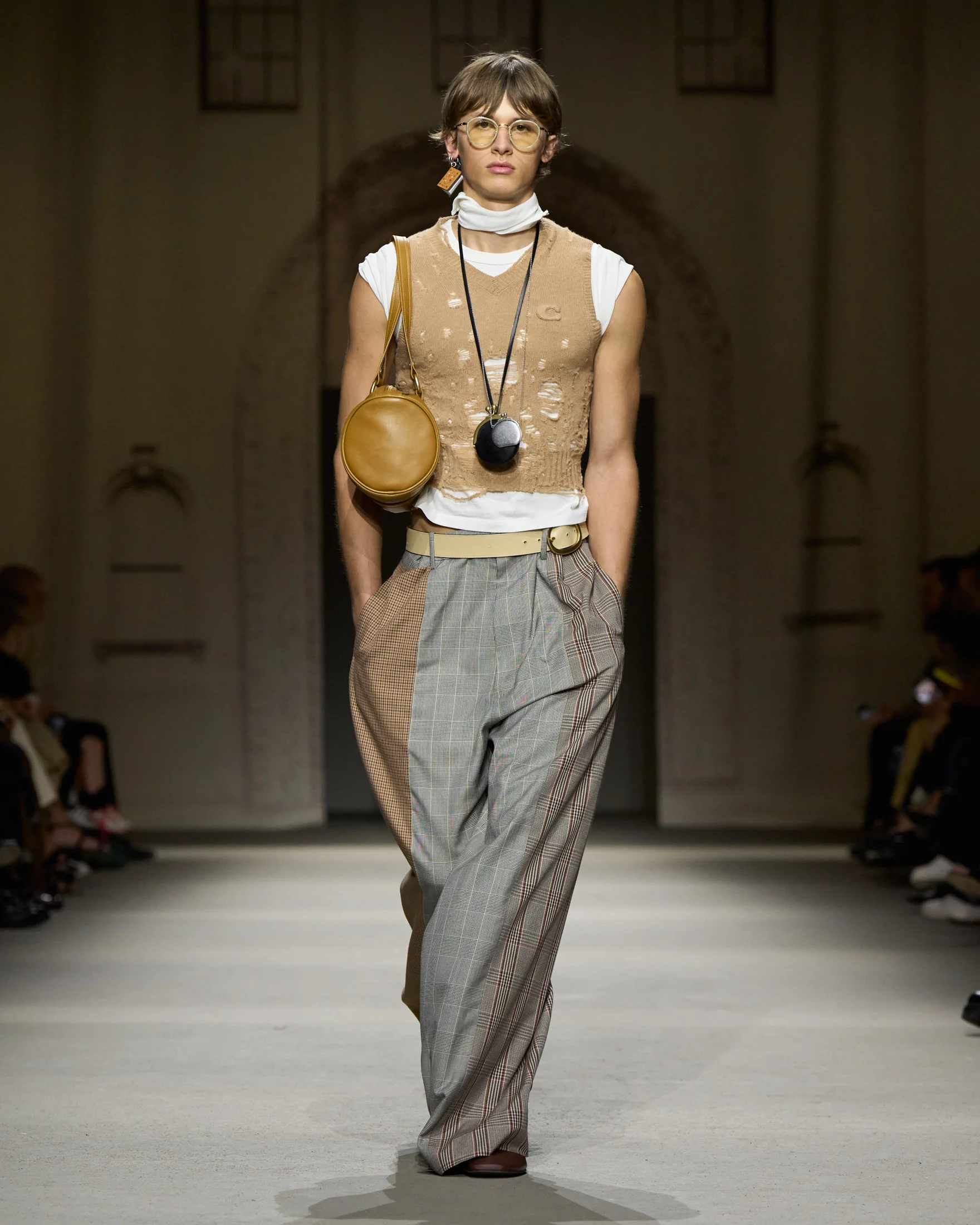 2026年春夏コレクション_COACH(コーチ)_モデル_15