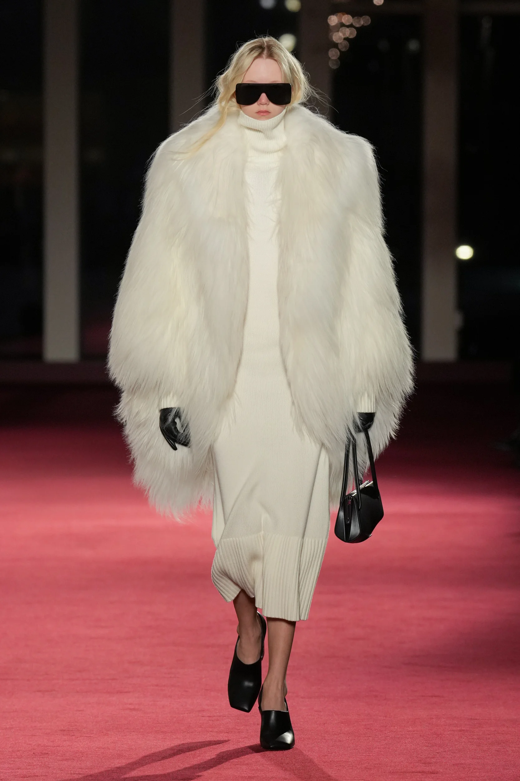 2026-27年秋冬コレクション_MICHAEL KORS COLLECTION(マイケル・コース コレクション)_モデル_12