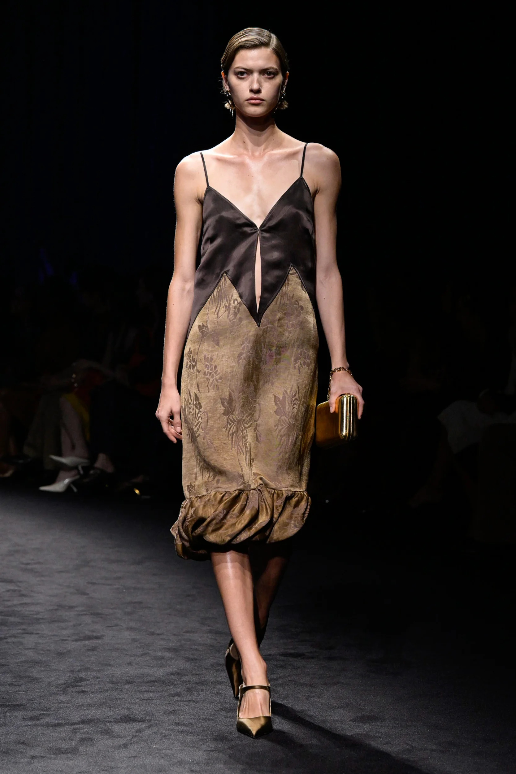 2026-27年秋冬コレクション_FERRAGAMO(フェラガモ)_モデル_50