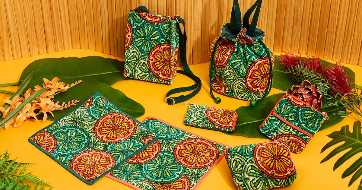 リゾートフラワー柄　カーアクセサリー　5点まとめ売り リゾートフラワー柄 カーアクセサリー 5点まとめ売り