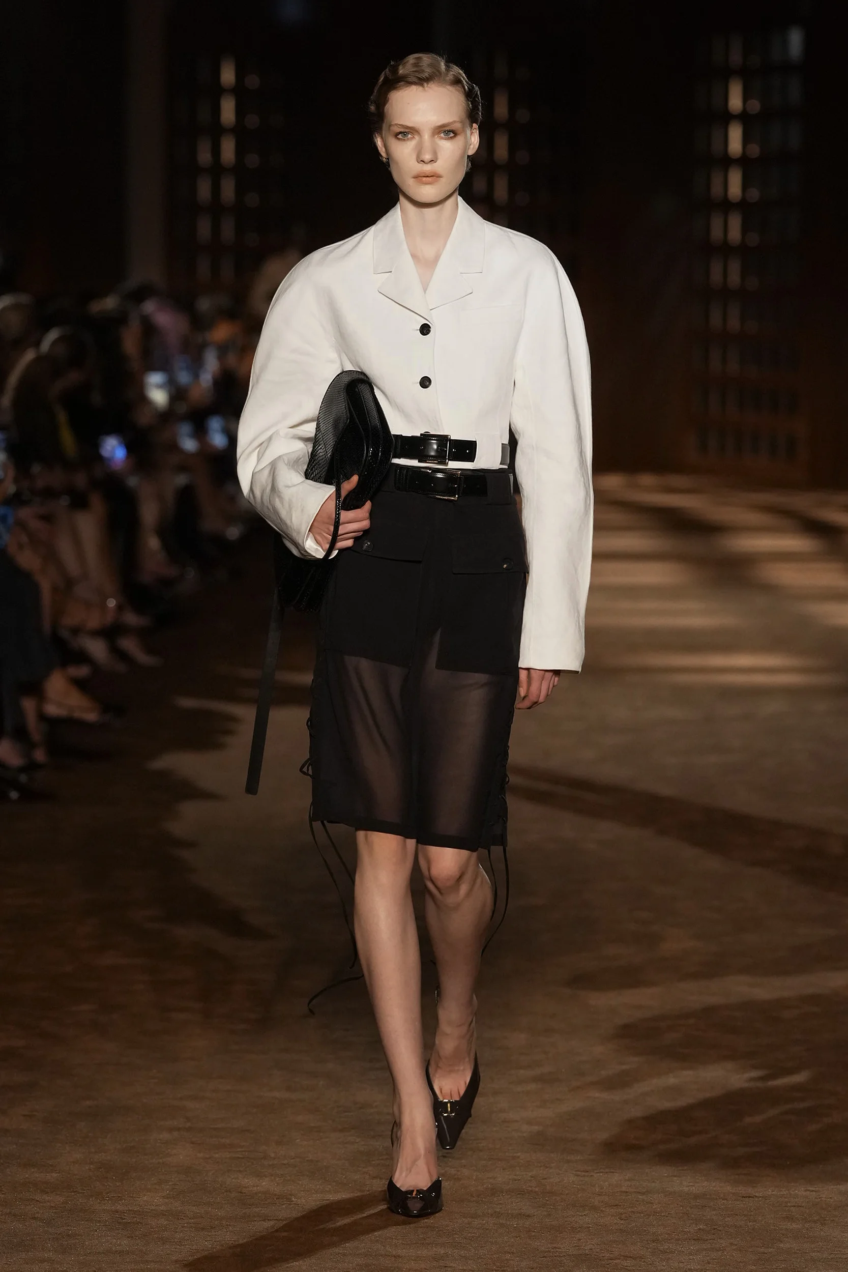 2027年春夏コレクション_FERRAGAMO(フェラガモ)_モデル_3