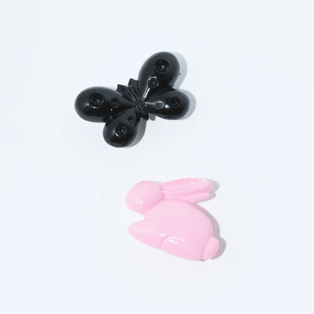 ピン（2点セット）¥20,900／トーガ 原宿店（トーガ）