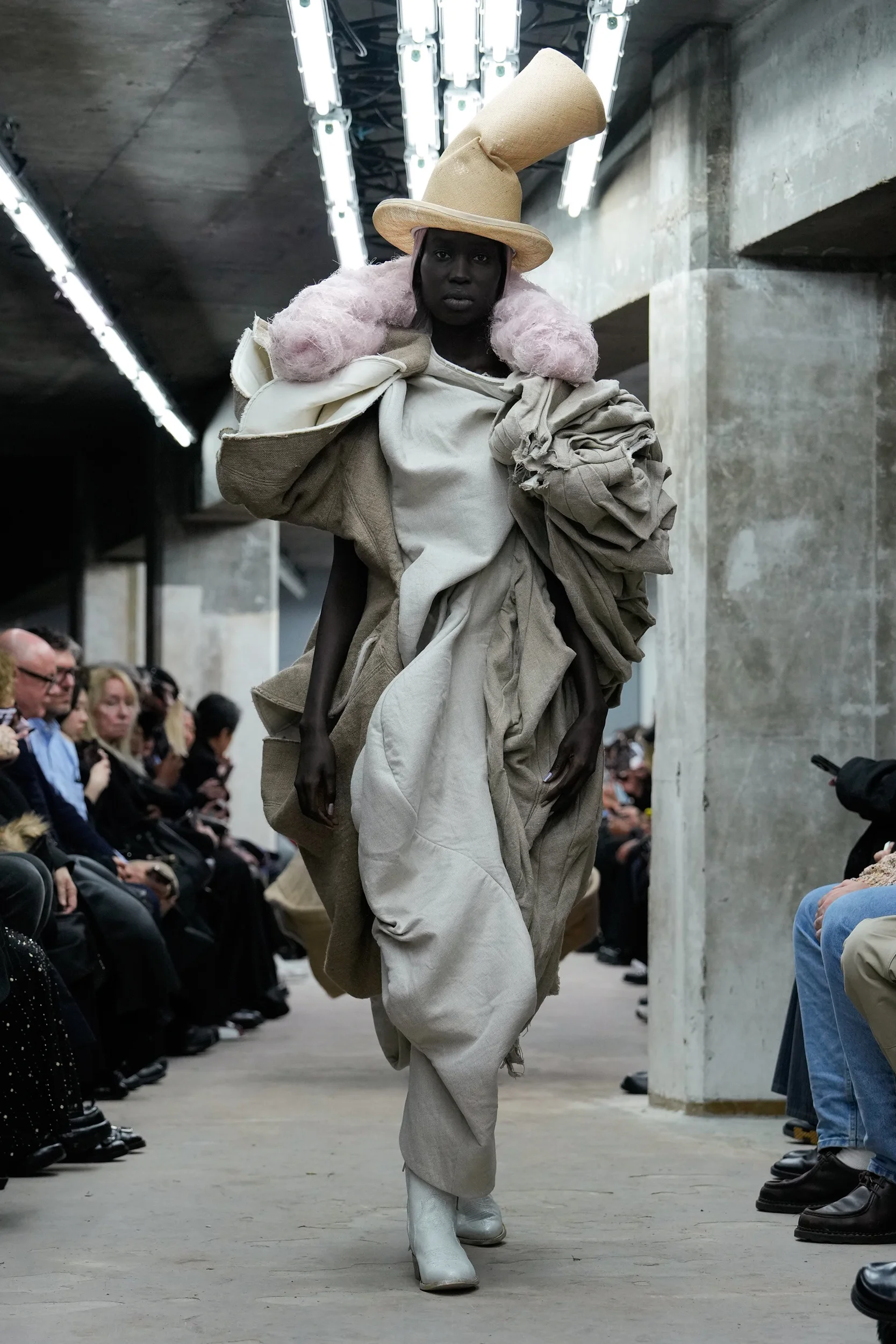 2026年春夏コレクション_COMME DES GARÇONS(コム デ ギャルソン)_モデル_14