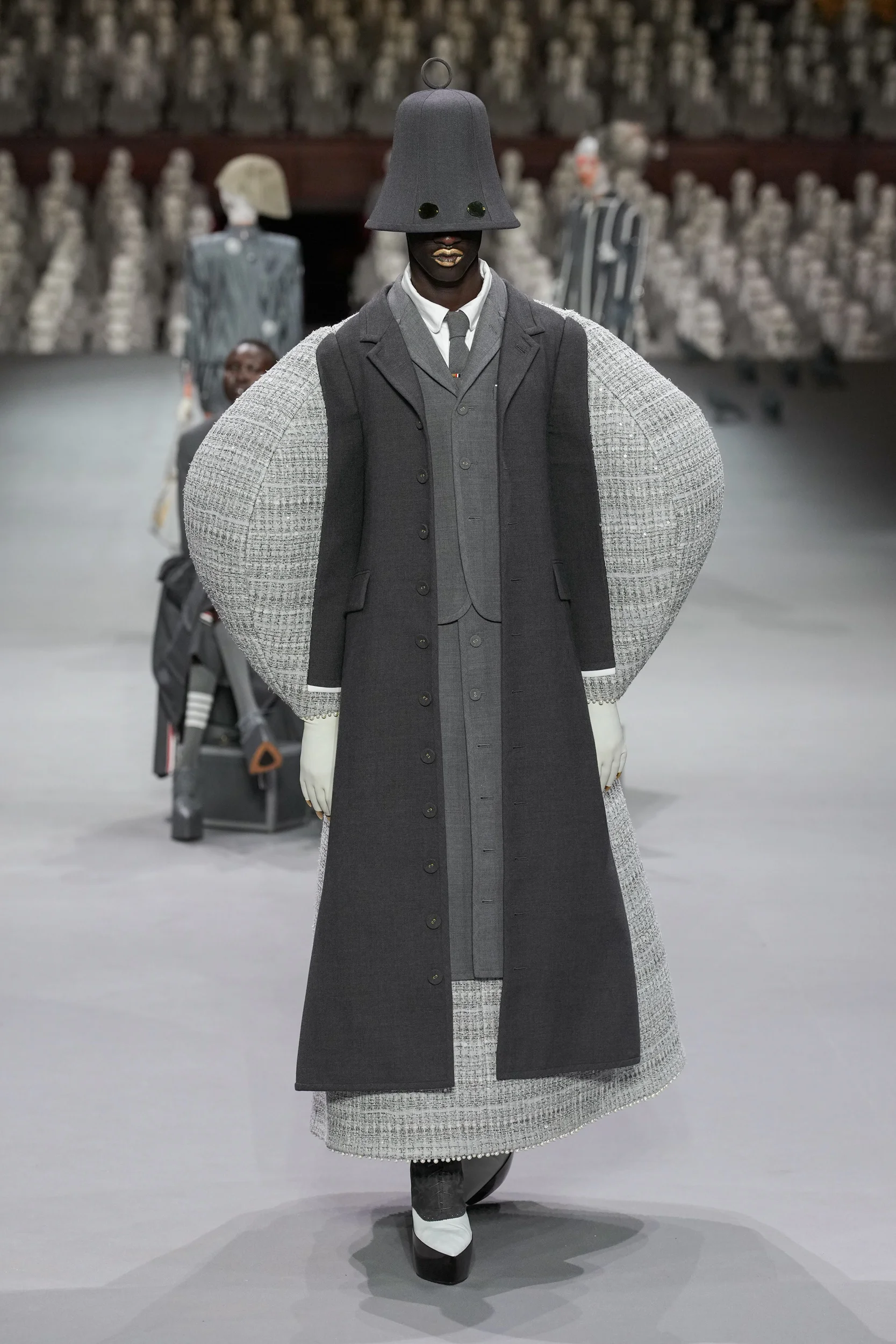 2023-24年秋冬オートクチュールコレクション_THOM BROWNE(トム ブラウン ニューヨーク)_モデル_43