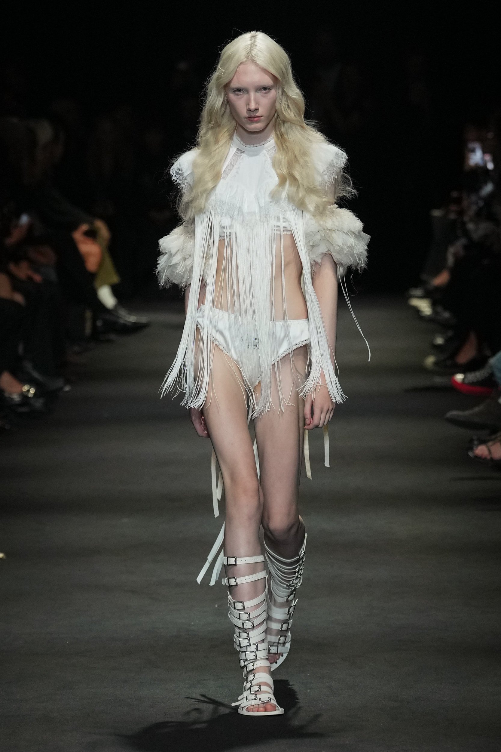 2027年春夏コレクション_ANN DEMEULEMEESTER(アン ドゥムルメステール)_モデル_6