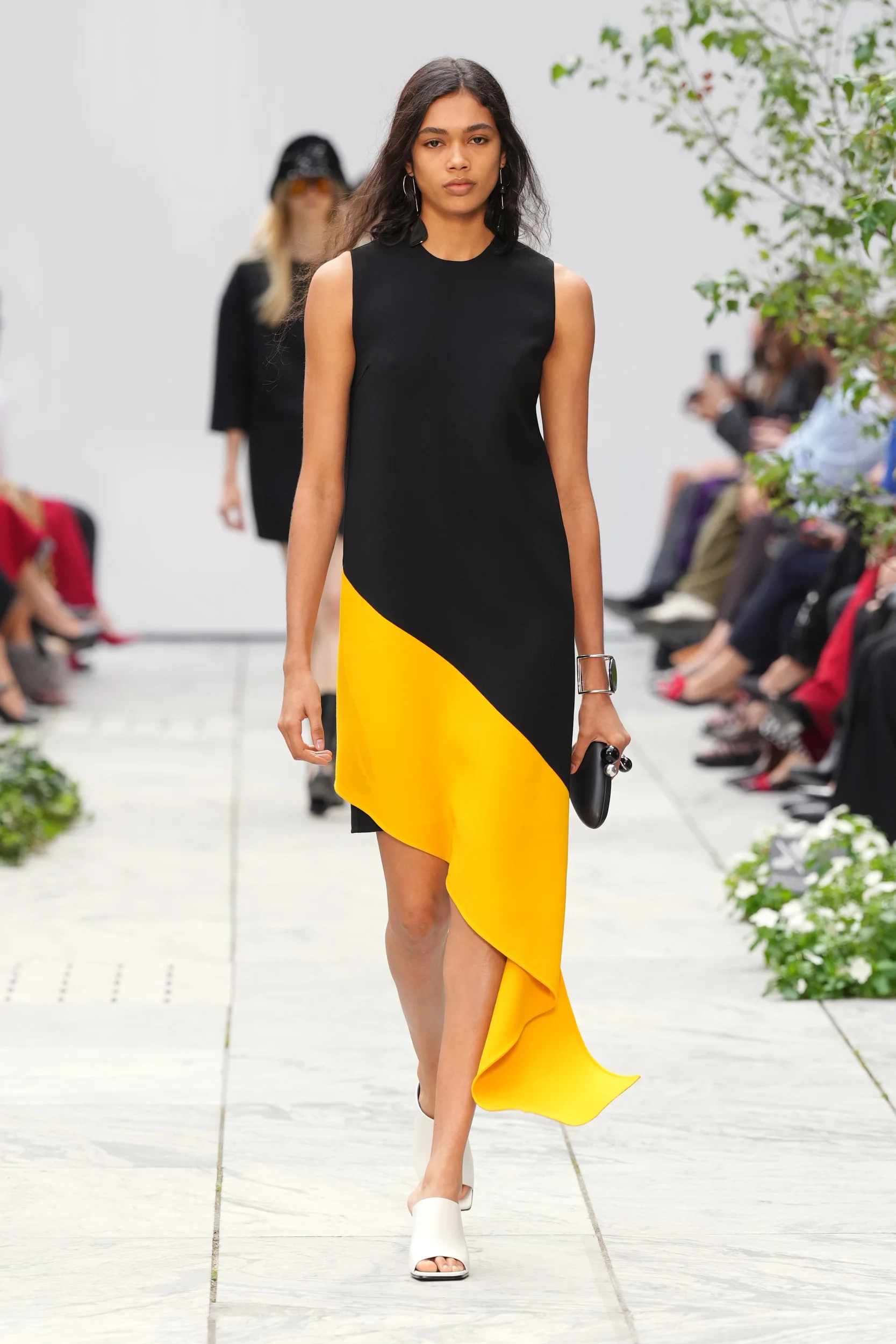 2027年春夏コレクション_MICHAEL KORS COLLECTION(マイケル・コース コレクション)_モデル_7