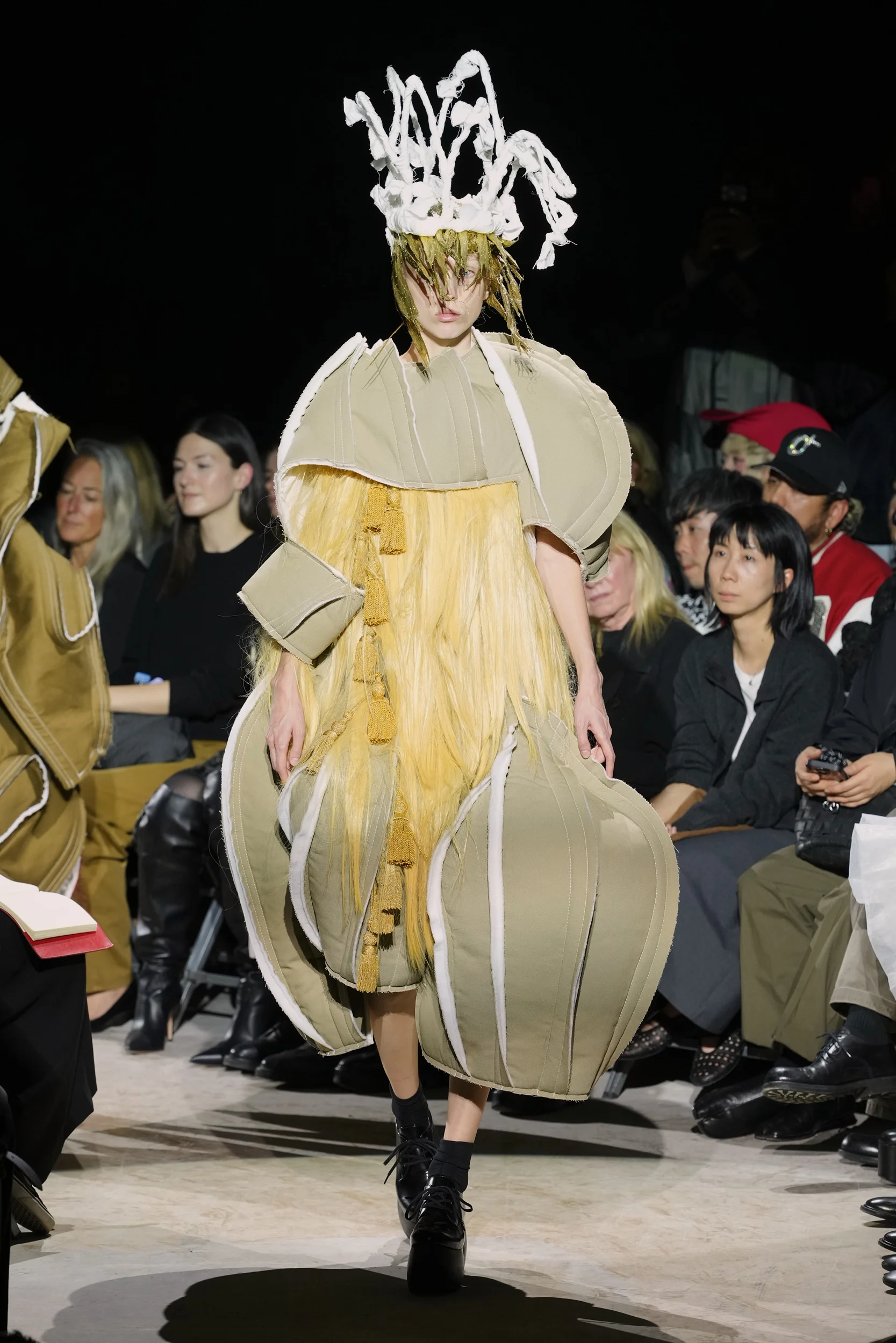 2027年春夏コレクション_COMME DES GARÇONS(コム デ ギャルソン)_モデル_11