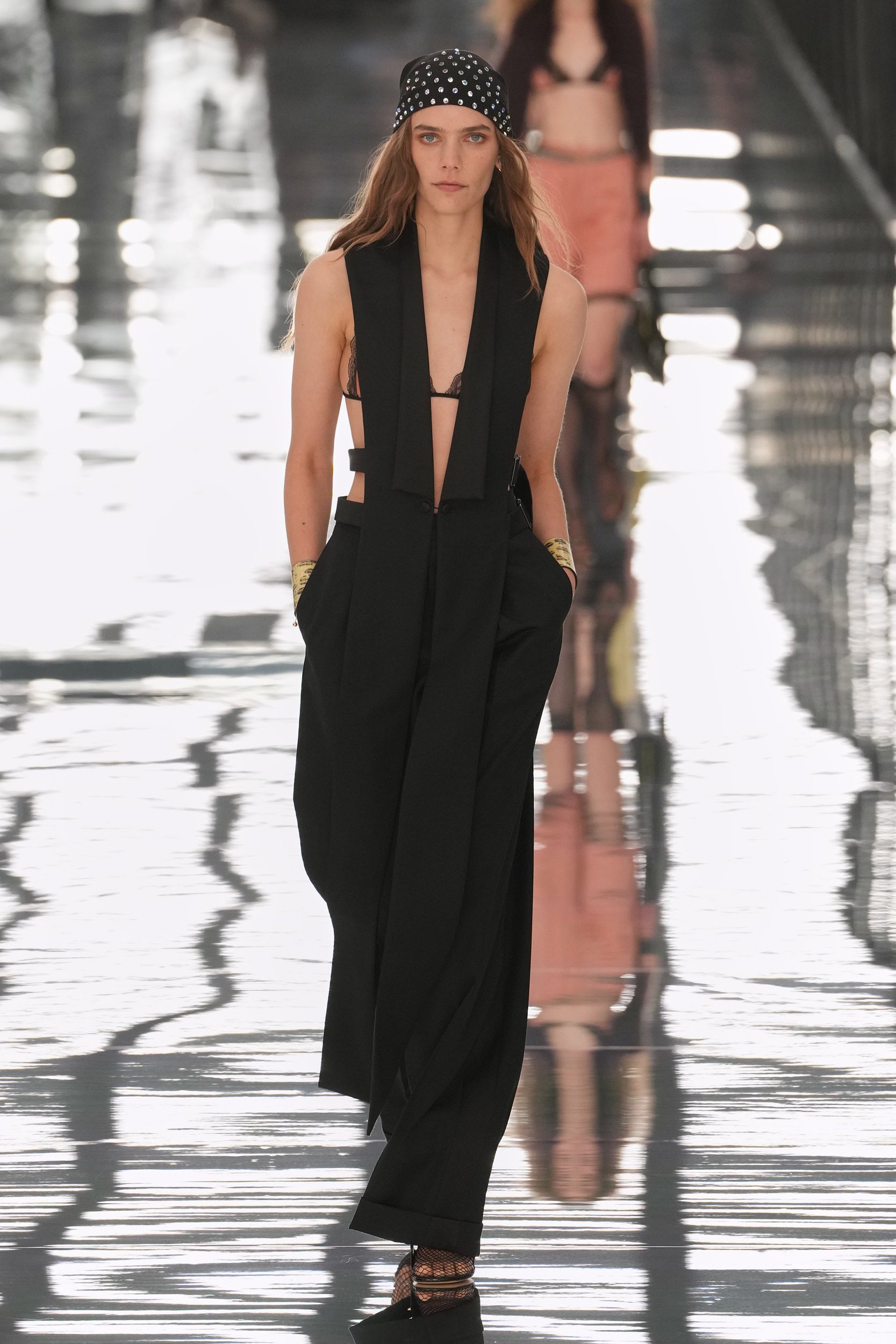 2027年春夏コレクション_FENDI(フェンディ)_モデル_2