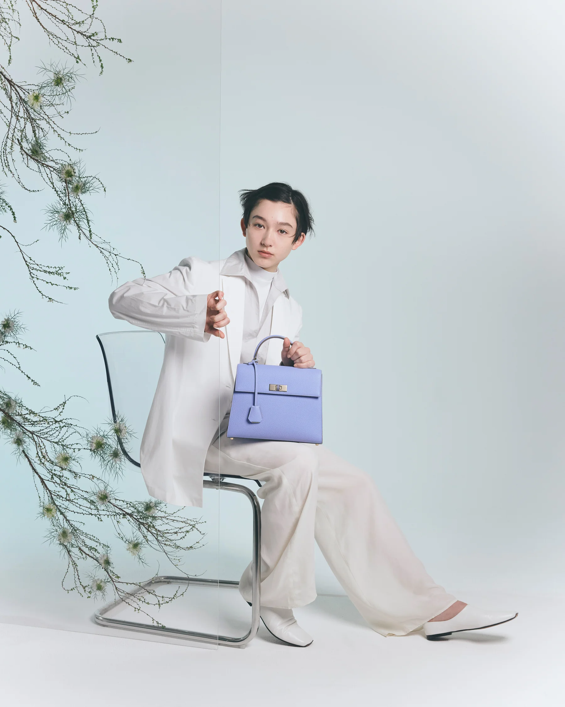 静かに咲く、美しさをまとうバッグのカバーイメージ