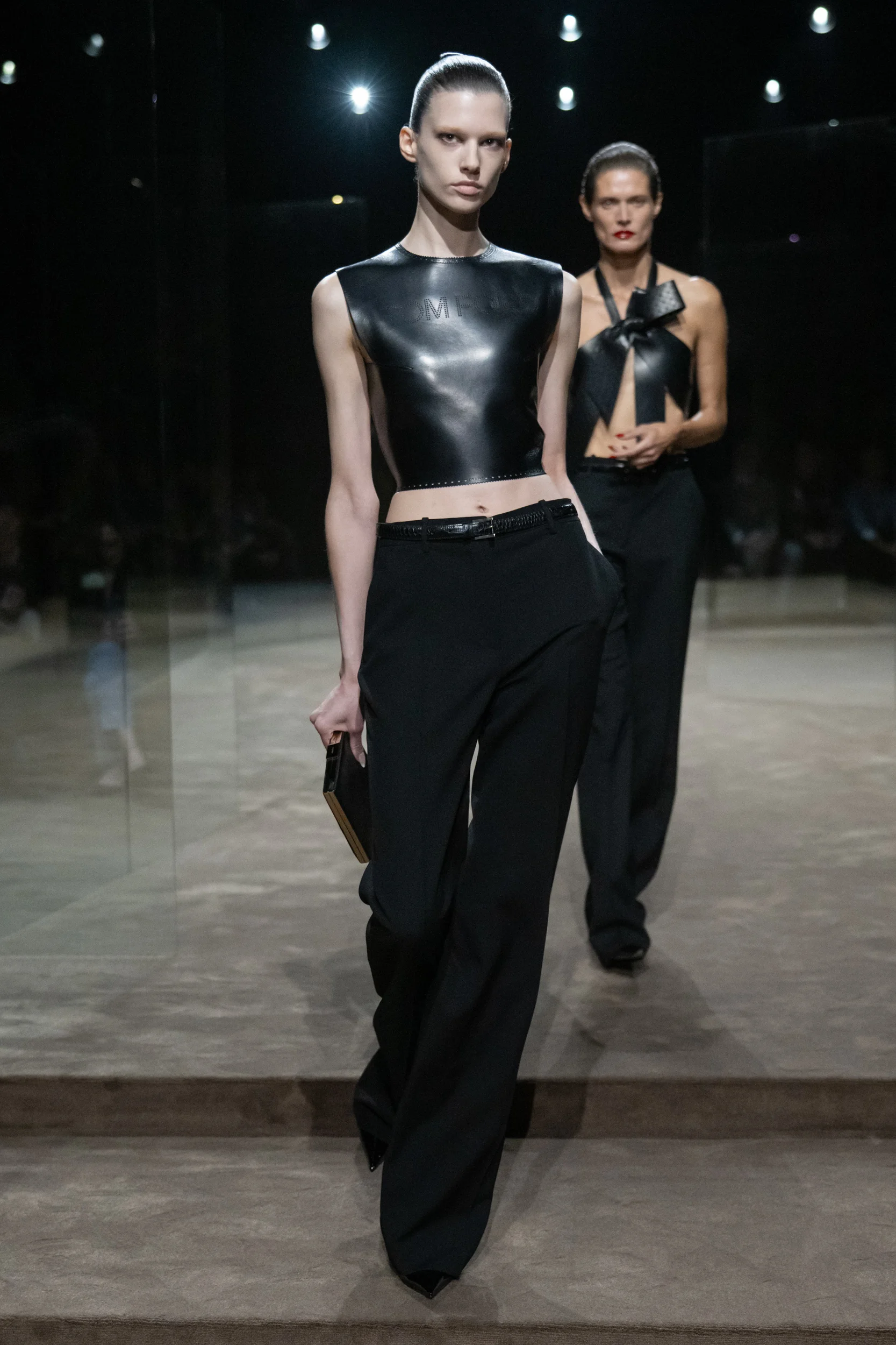 2027年春夏コレクション_TOM FORD(トム フォード)_モデル_5