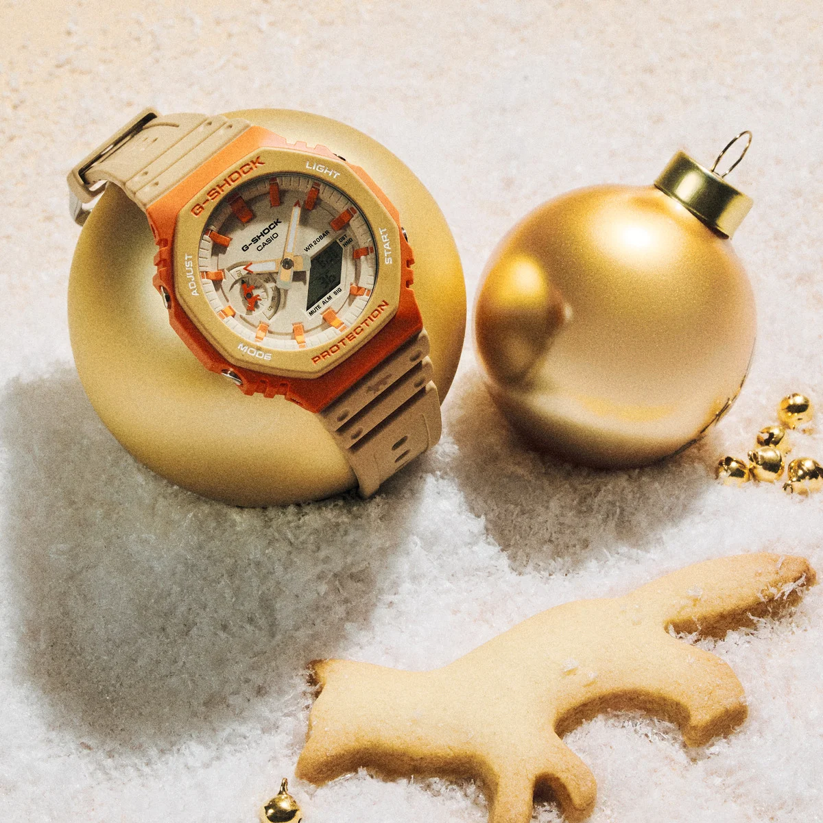 【メゾン キツネ】と【カシオ】の「G-SHOCK」がコラボ！ 都会的なオレンジがアクセントの洗練されたモデルが登場