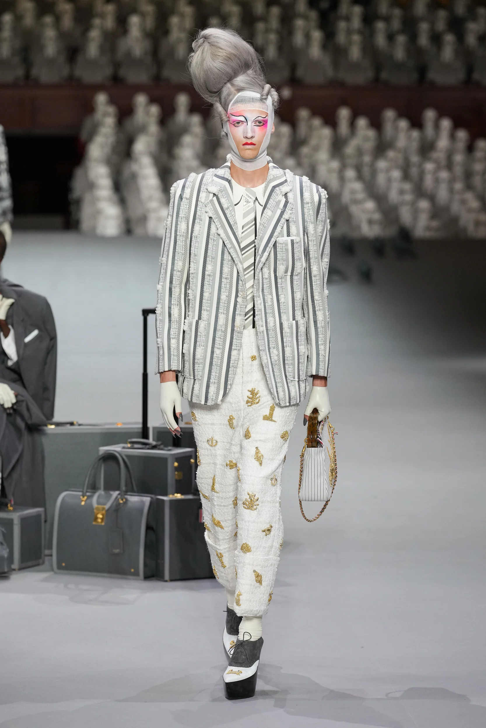 2023-24年秋冬オートクチュールコレクション_THOM BROWNE(トム ブラウン ニューヨーク)_モデル_28