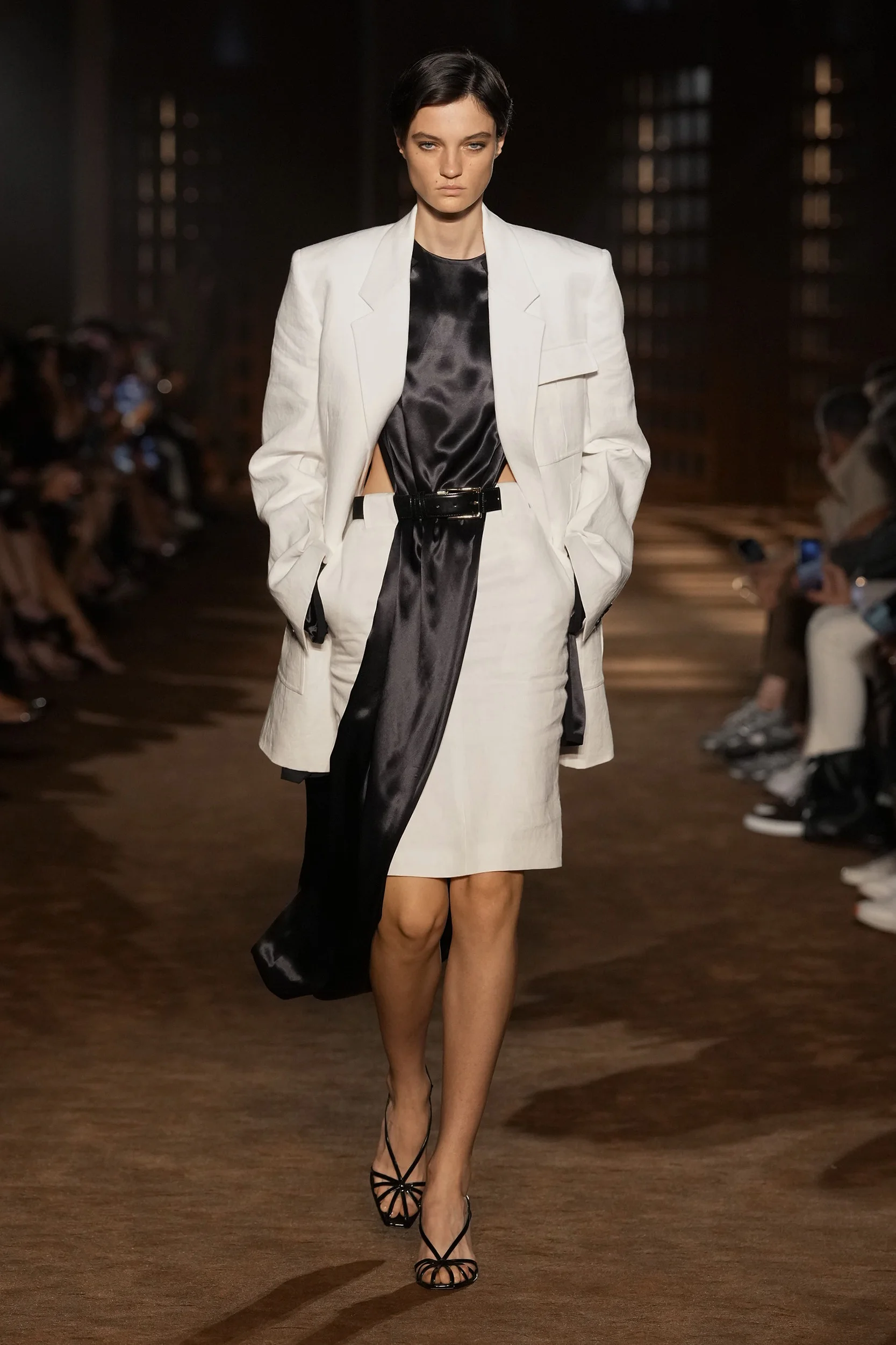 2027年春夏コレクション_FERRAGAMO(フェラガモ)_モデル_50