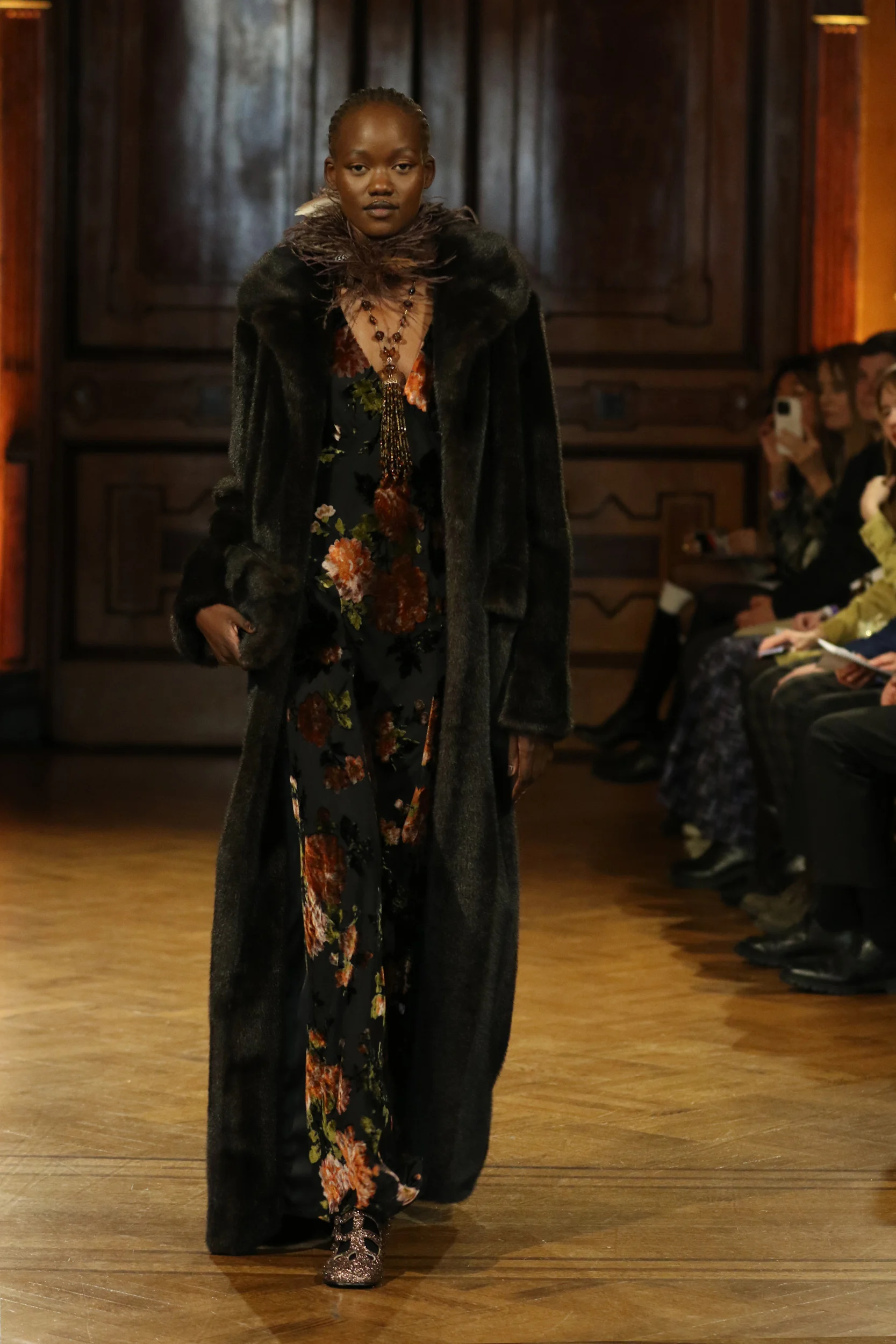 2026-27年秋冬コレクション_ANNA SUI(アナ スイ)_モデル_6