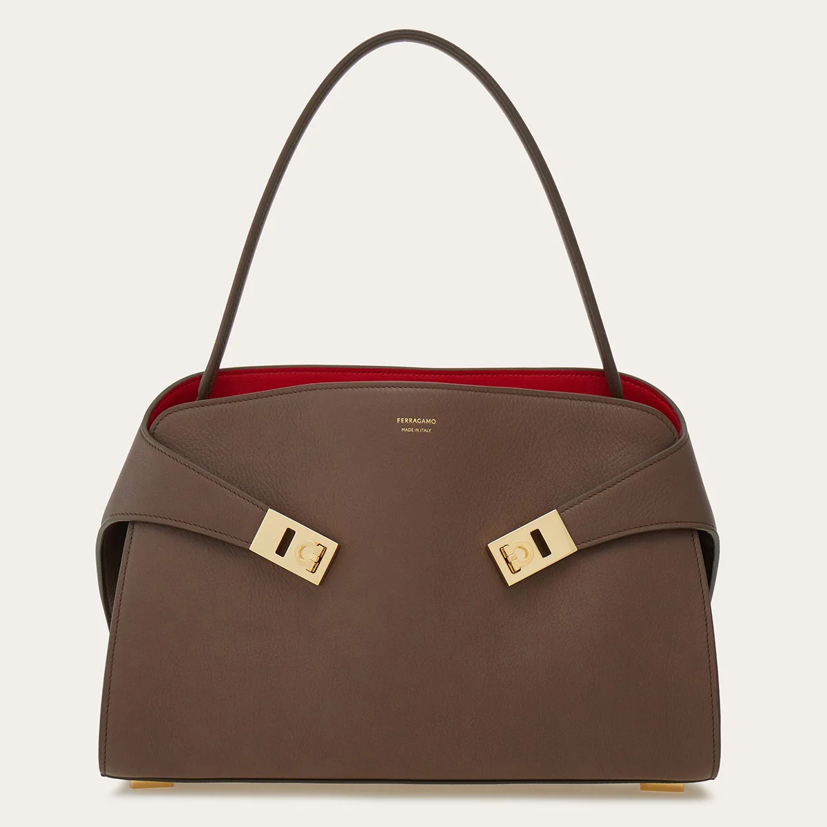 FERRAGAMO　HUGバッグ、モダニティと美しさを抱きしめての画像6-8