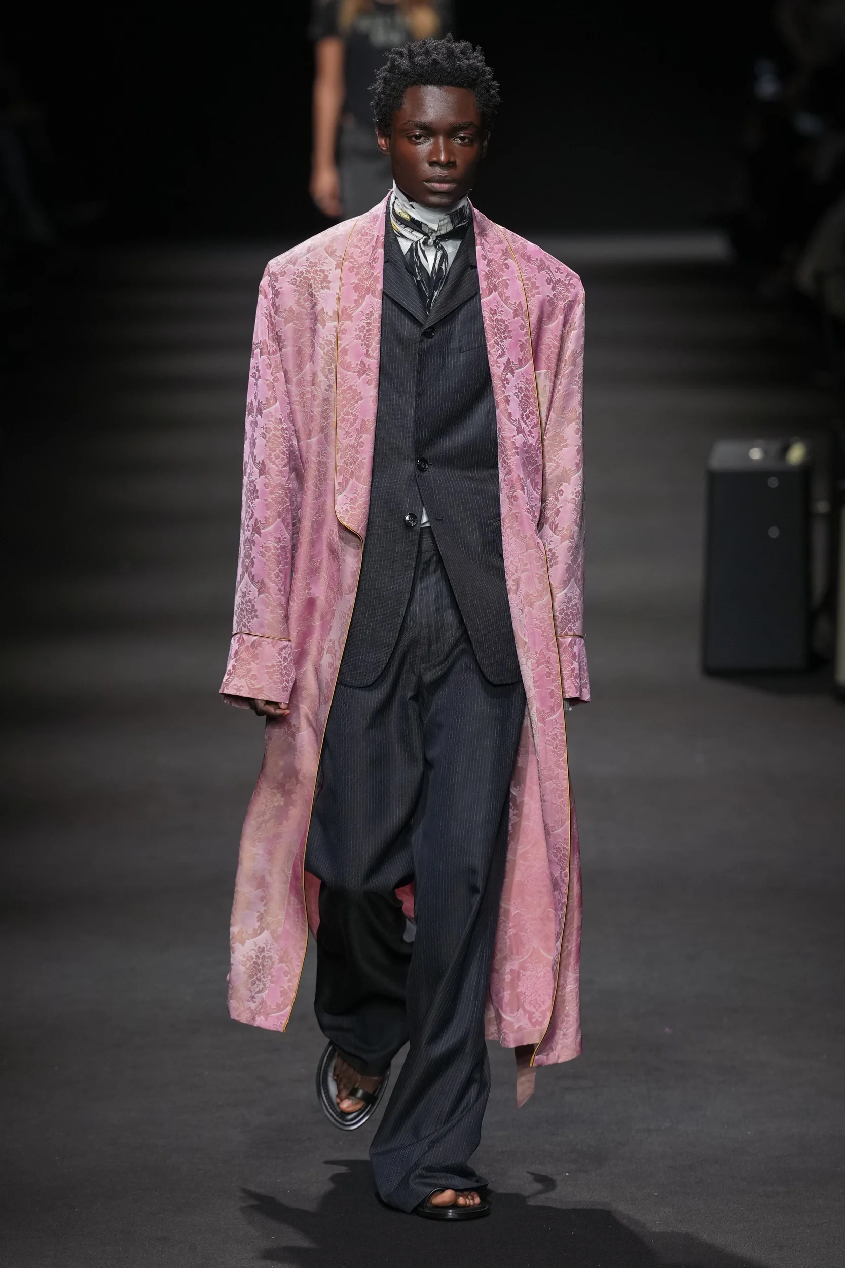 2026年春夏コレクション_ANN DEMEULEMEESTER(アン ドゥムルメステール)_モデル_2