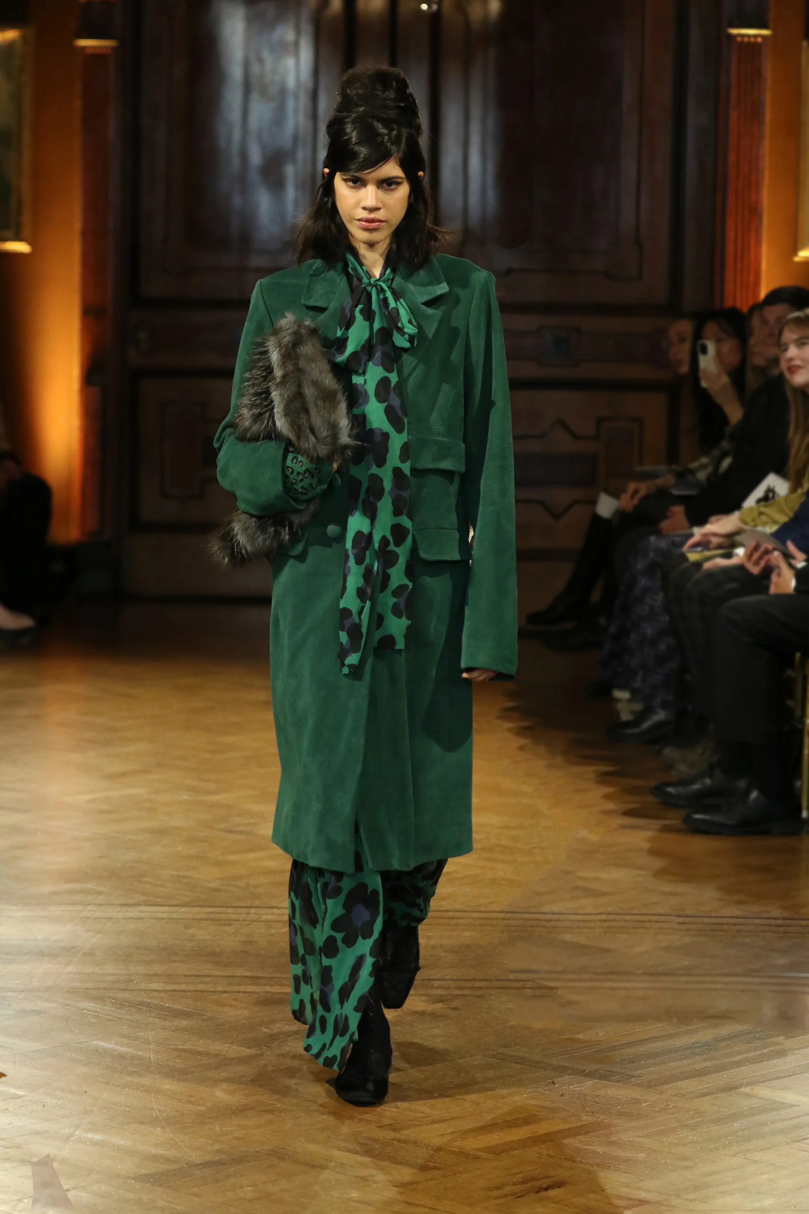 2026-27年秋冬コレクション_ANNA SUI(アナ スイ)_モデル_15