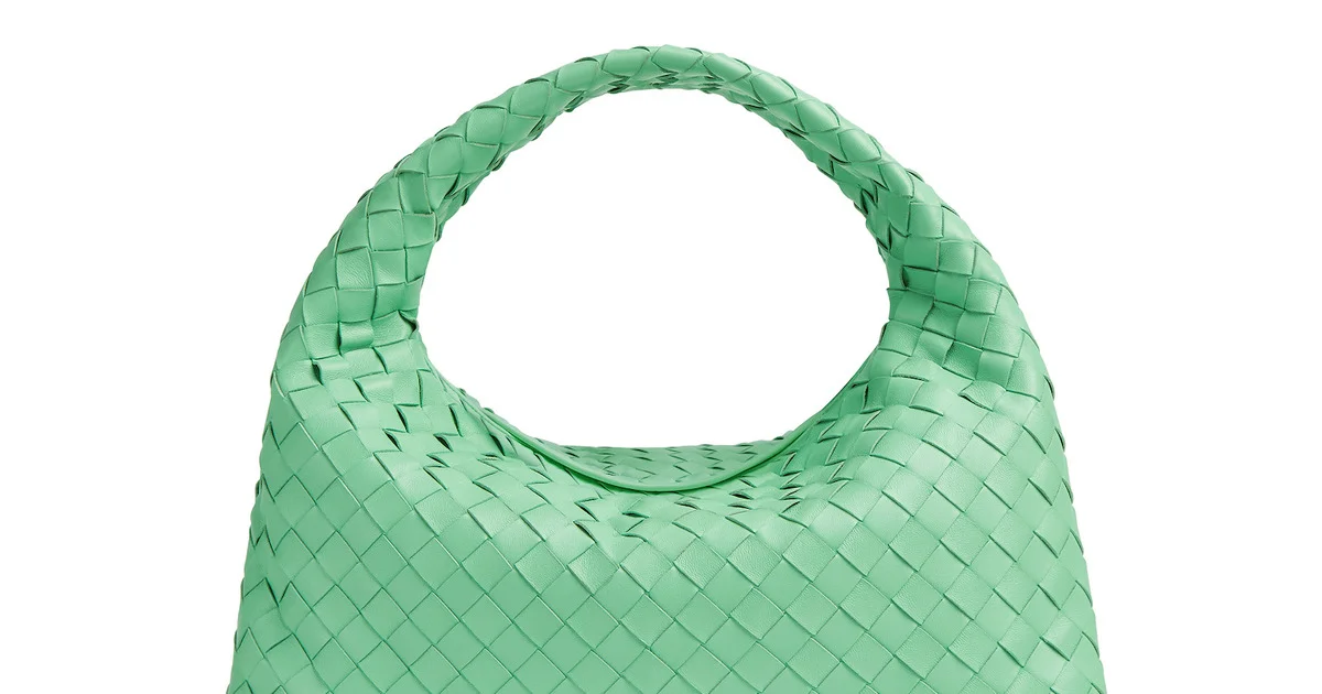 ボッテガ・ヴェネタ】から、しなやかで美しいピラミッド型の新作バッグ