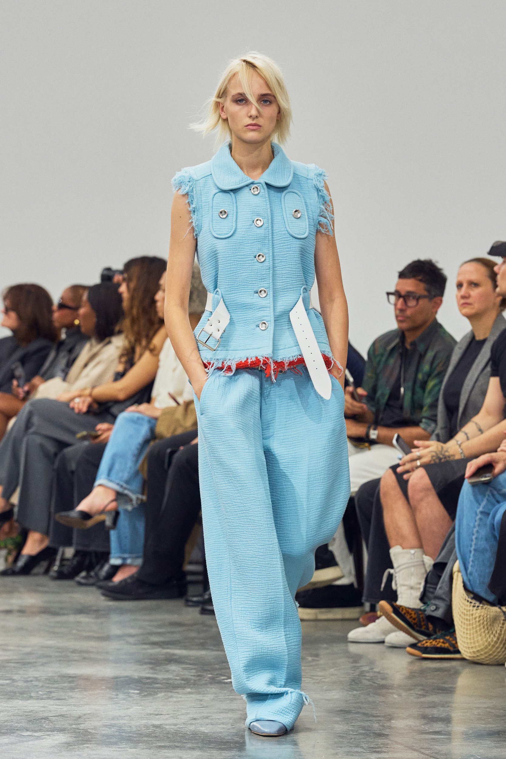 2027年春夏コレクション_COURREGES(クレージュ)_モデル_34
