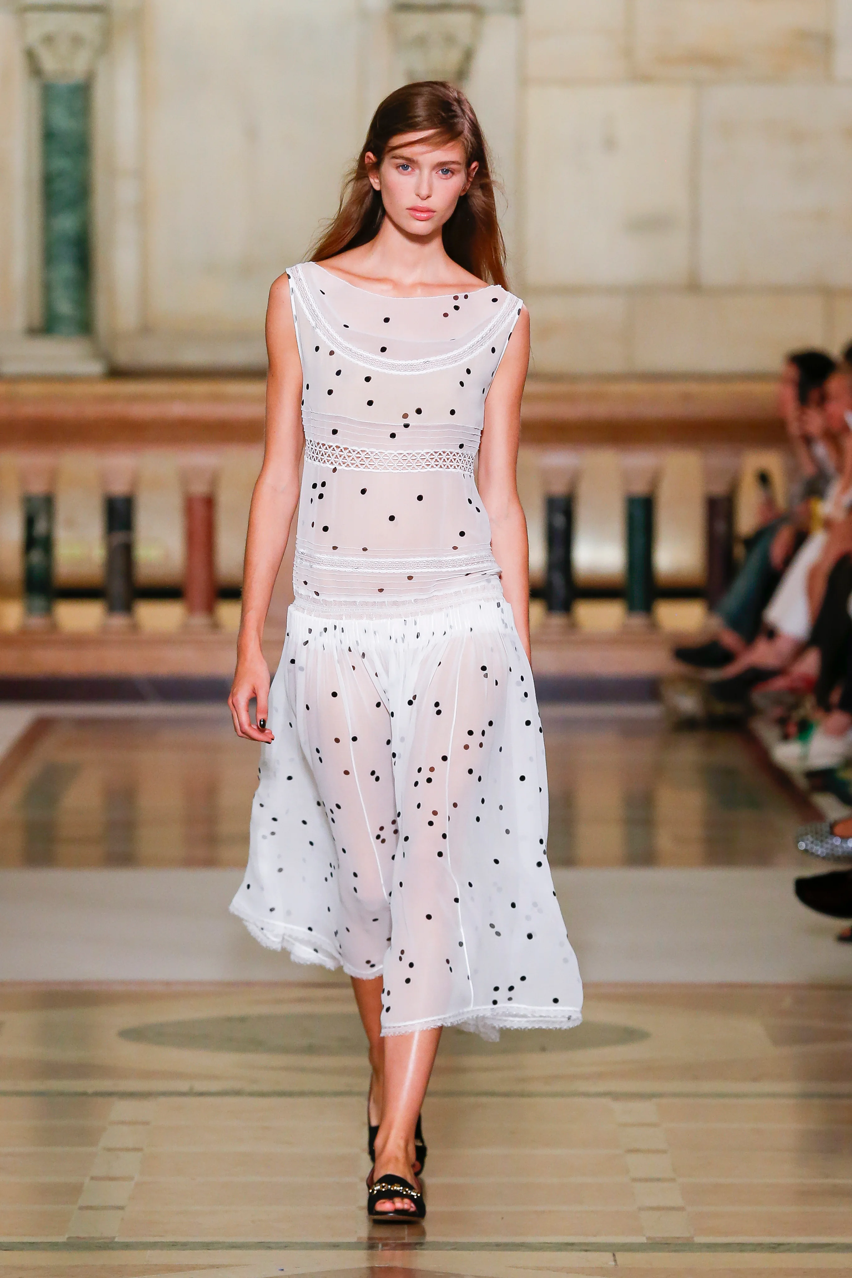 2026年春夏コレクション_TORY BURCH(トリー バーチ)_モデル_31