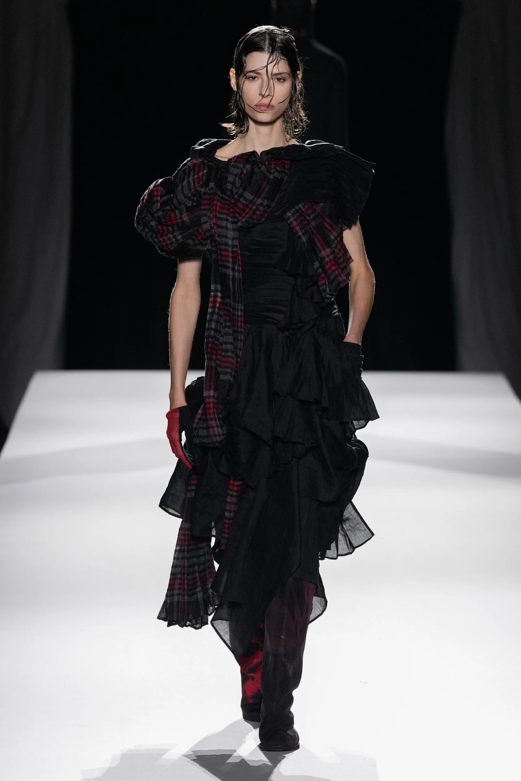 2026年春夏コレクション_YOHJI YAMAMOTO(ヨウジヤマモト)_モデル_22