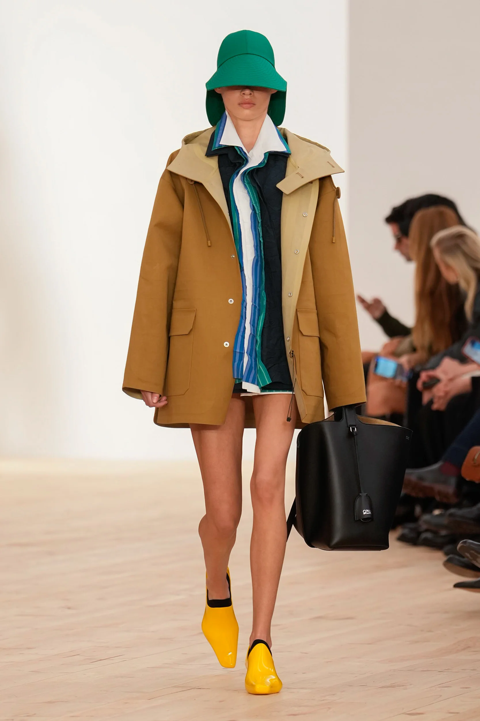 2026年春夏コレクション_LOEWE(ロエベ)_モデル_15