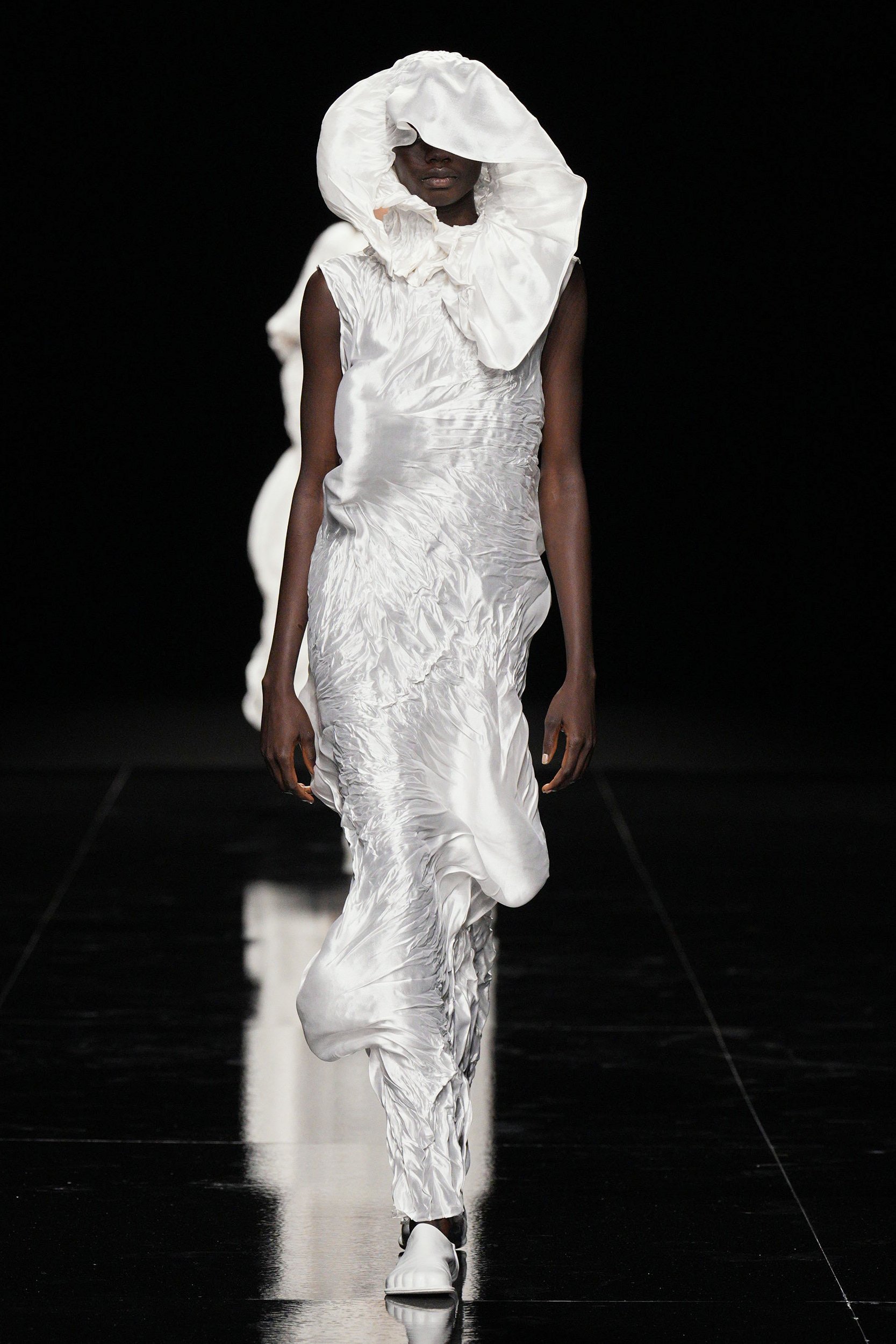 2027年春夏コレクション_ISSEY MIYAKE(イッセイミヤケ)_モデル_26