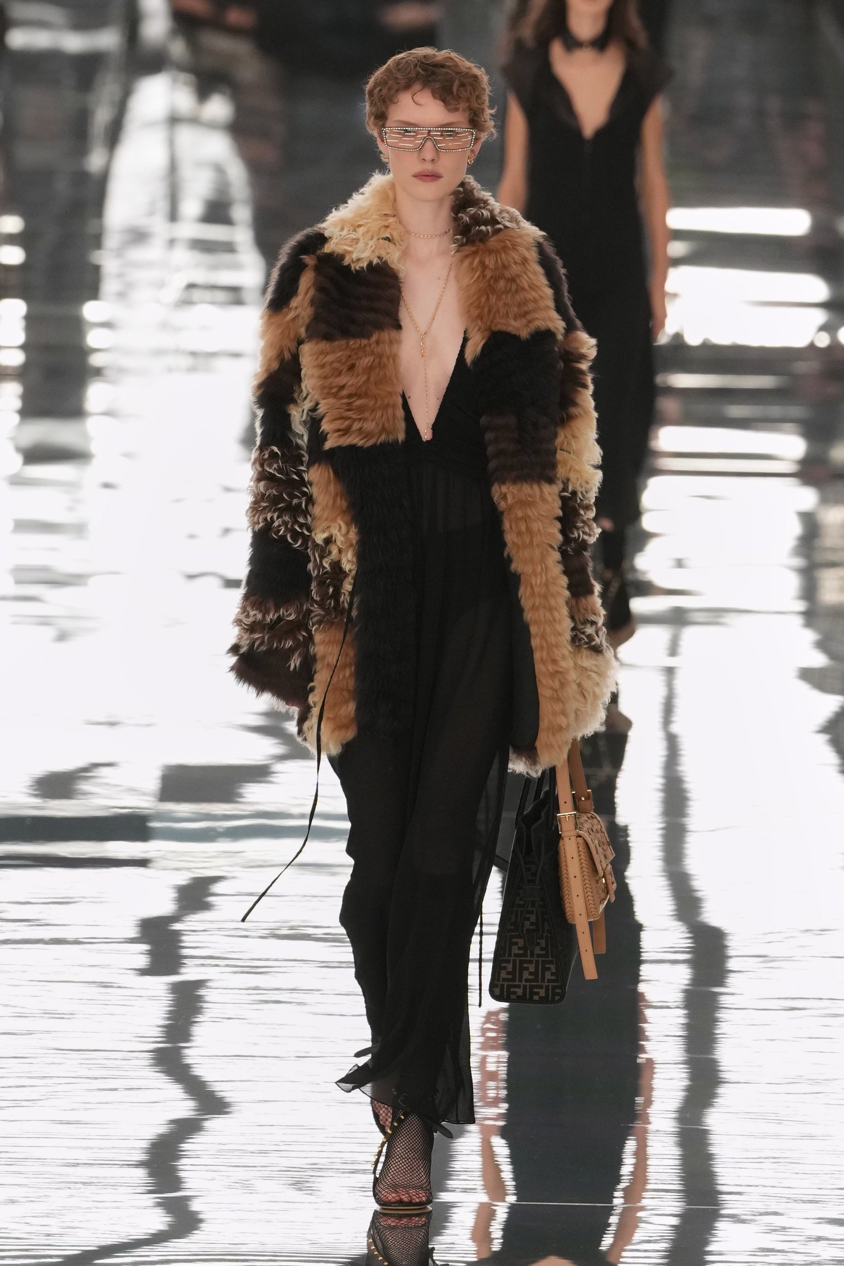 2027年春夏コレクション_FENDI(フェンディ)_モデル_16