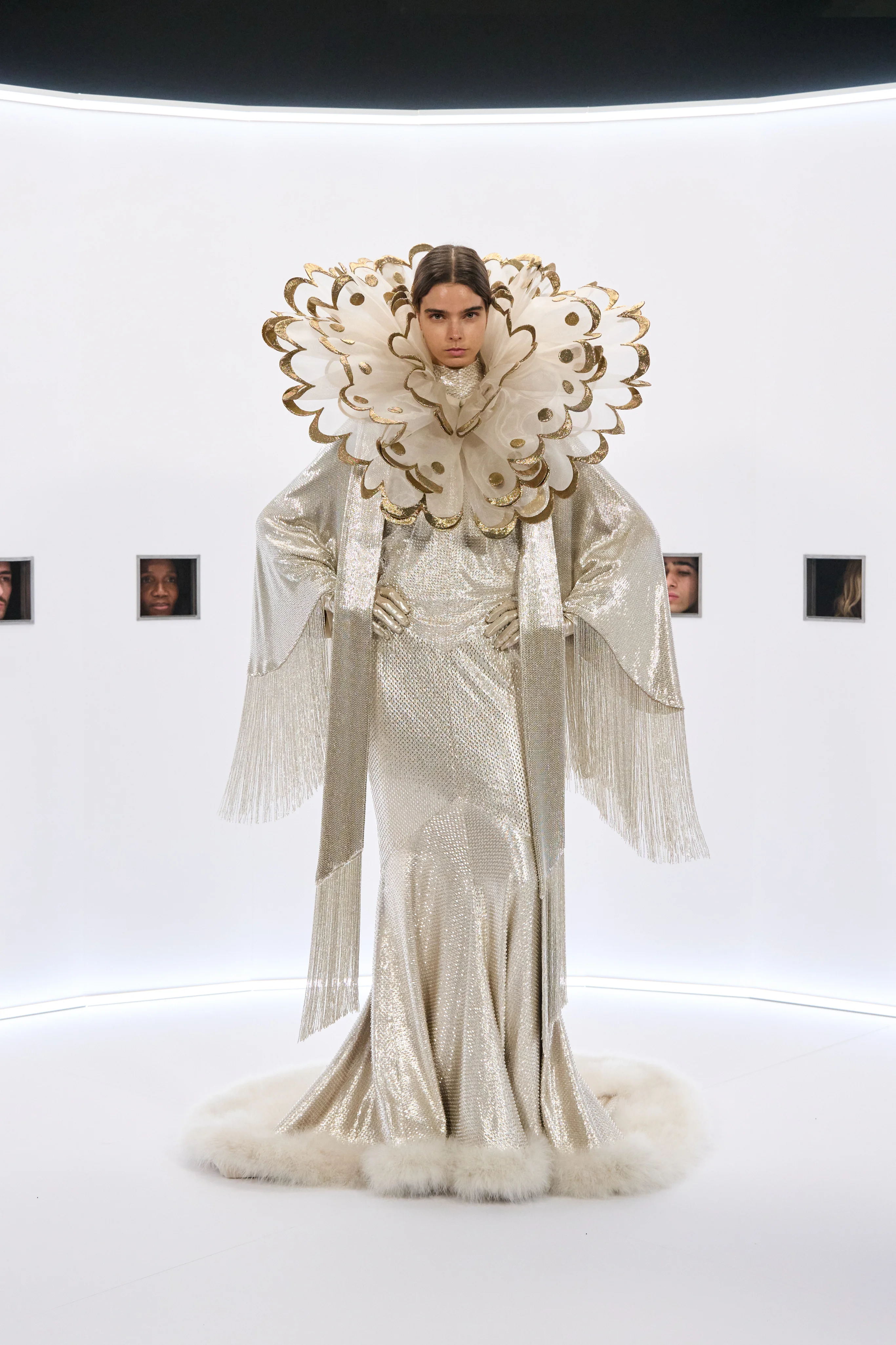 2026年春夏オートクチュールコレクション_VALENTINO(ヴァレンティノ)_モデル_9