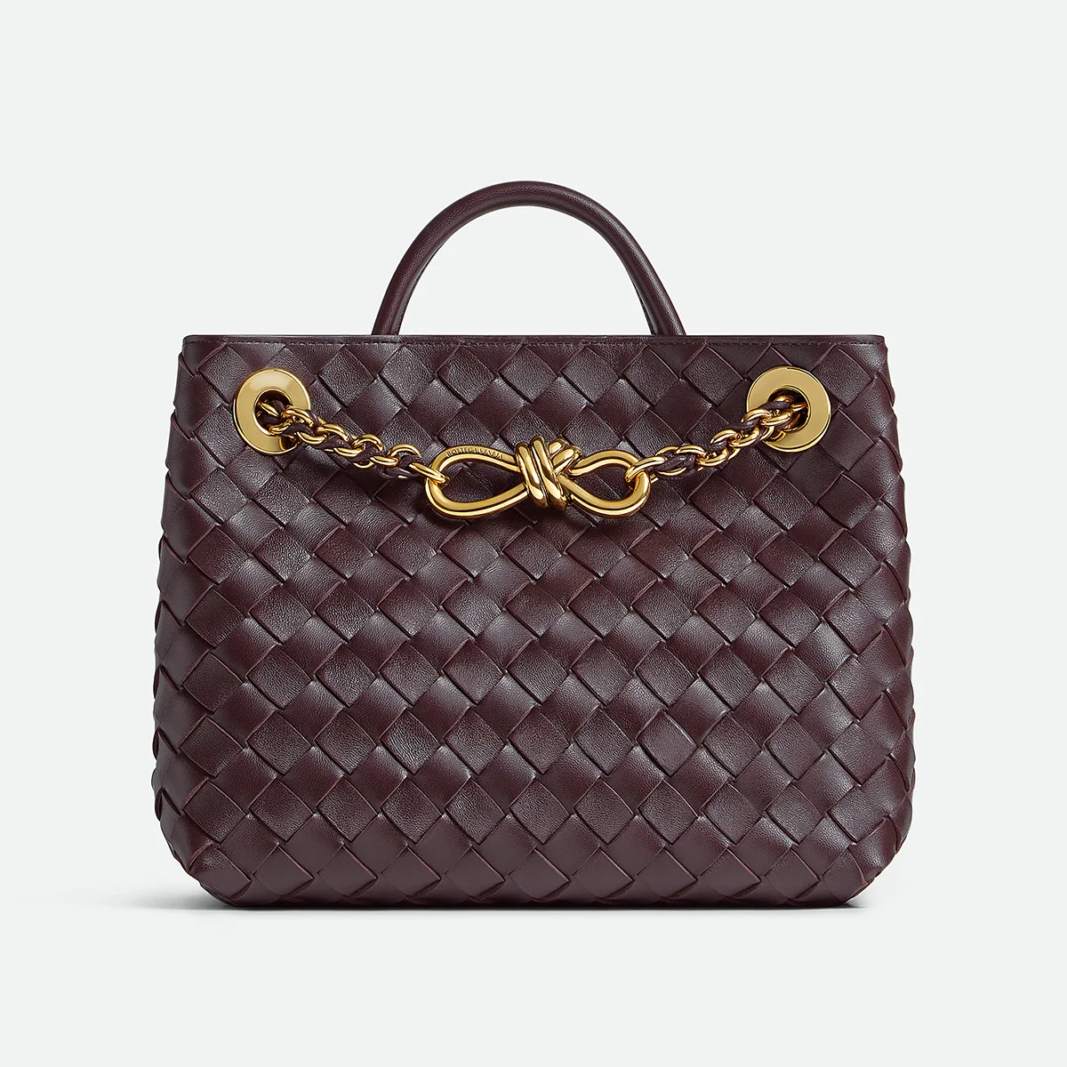 Bottega Veneta　LE SSERAFIM KAZUHAと過ごすホリデー　この冬、ボッテガ・ヴェネタを抱きしめての画像5-2