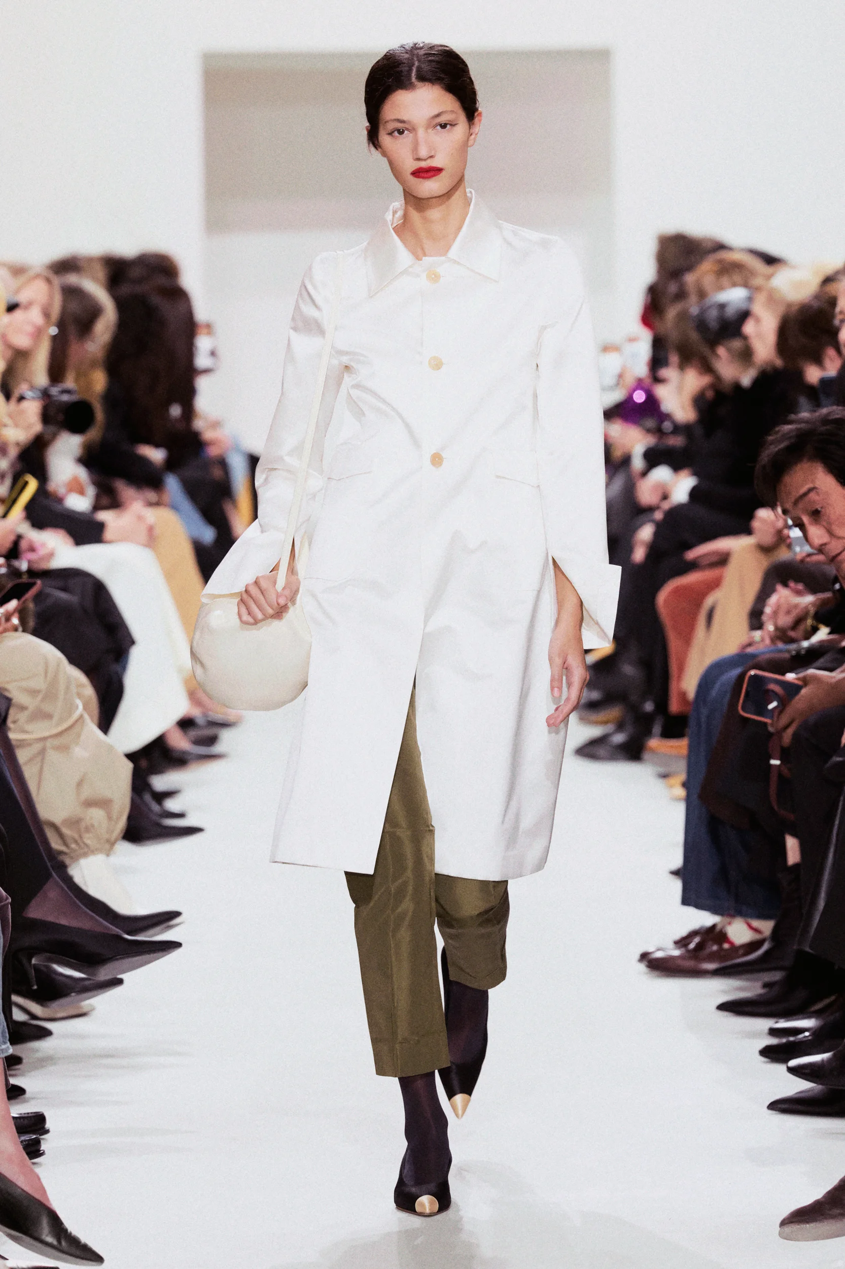 2027年春夏コレクション_CELINE(セリーヌ)_モデル_46