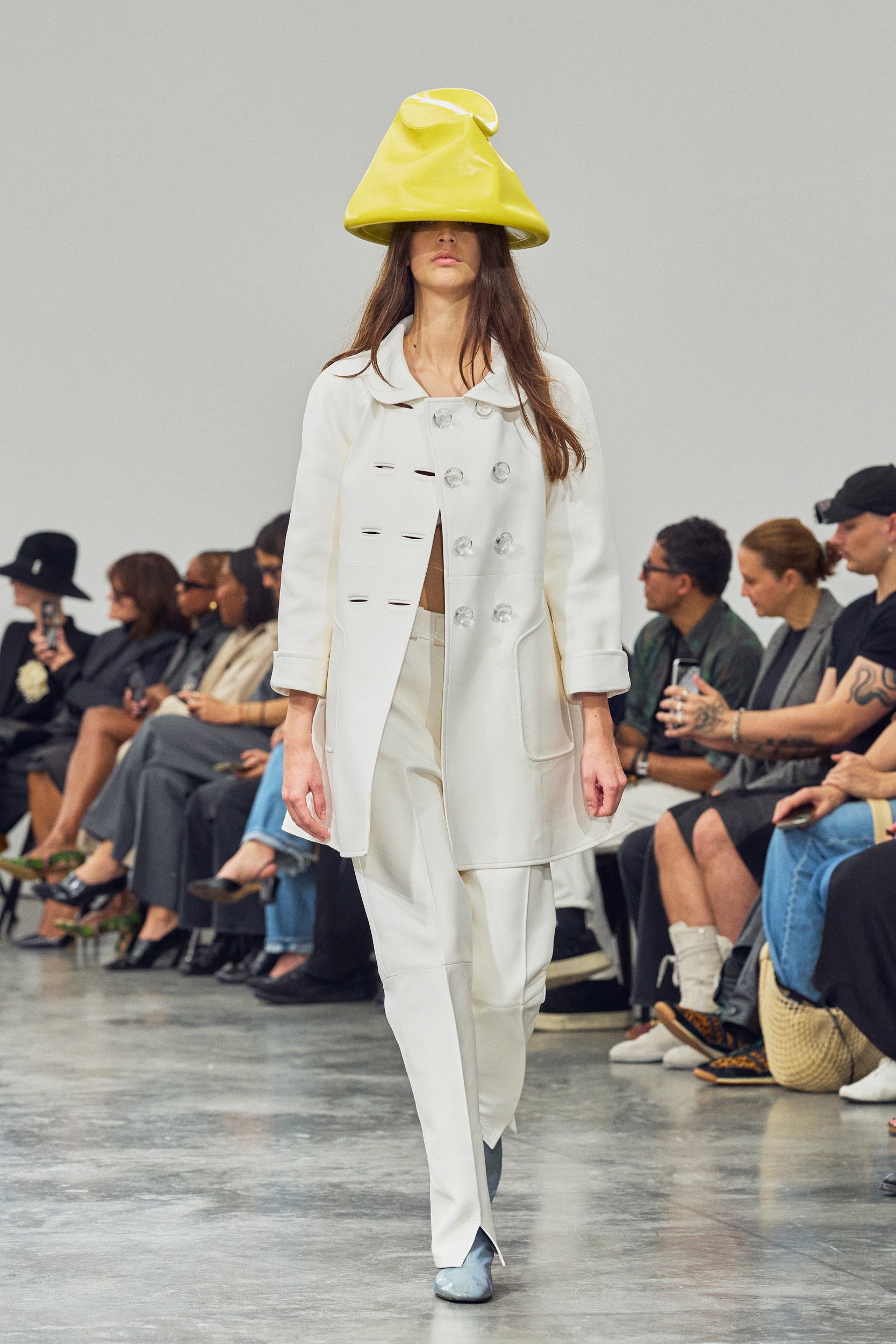 2027年春夏コレクション_COURREGES(クレージュ)_モデル_26