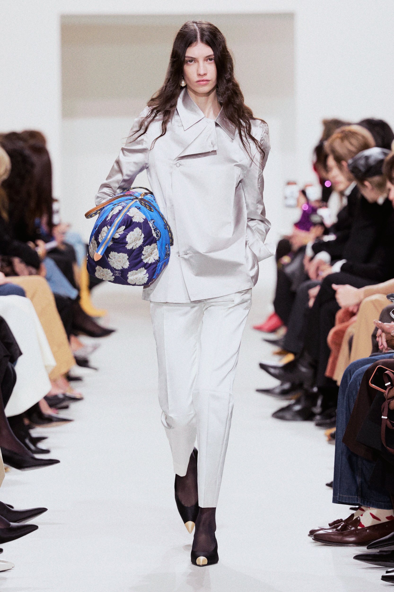 2027年春夏コレクション_CELINE(セリーヌ)_モデル_61